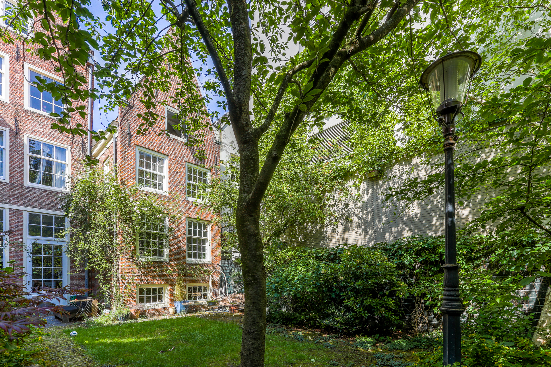 Monument in the heart of historical centre — Amsterdam stay