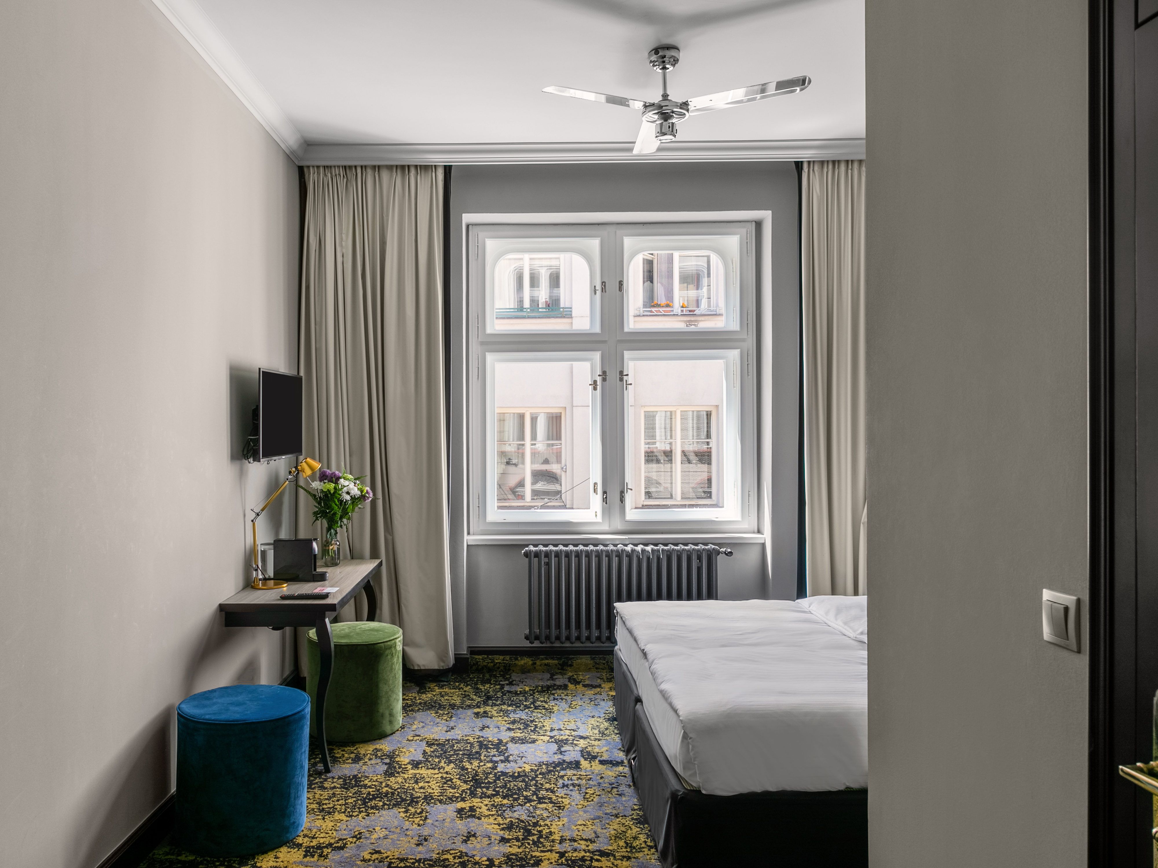 Numa | Medium Room with Bathtub in New Town