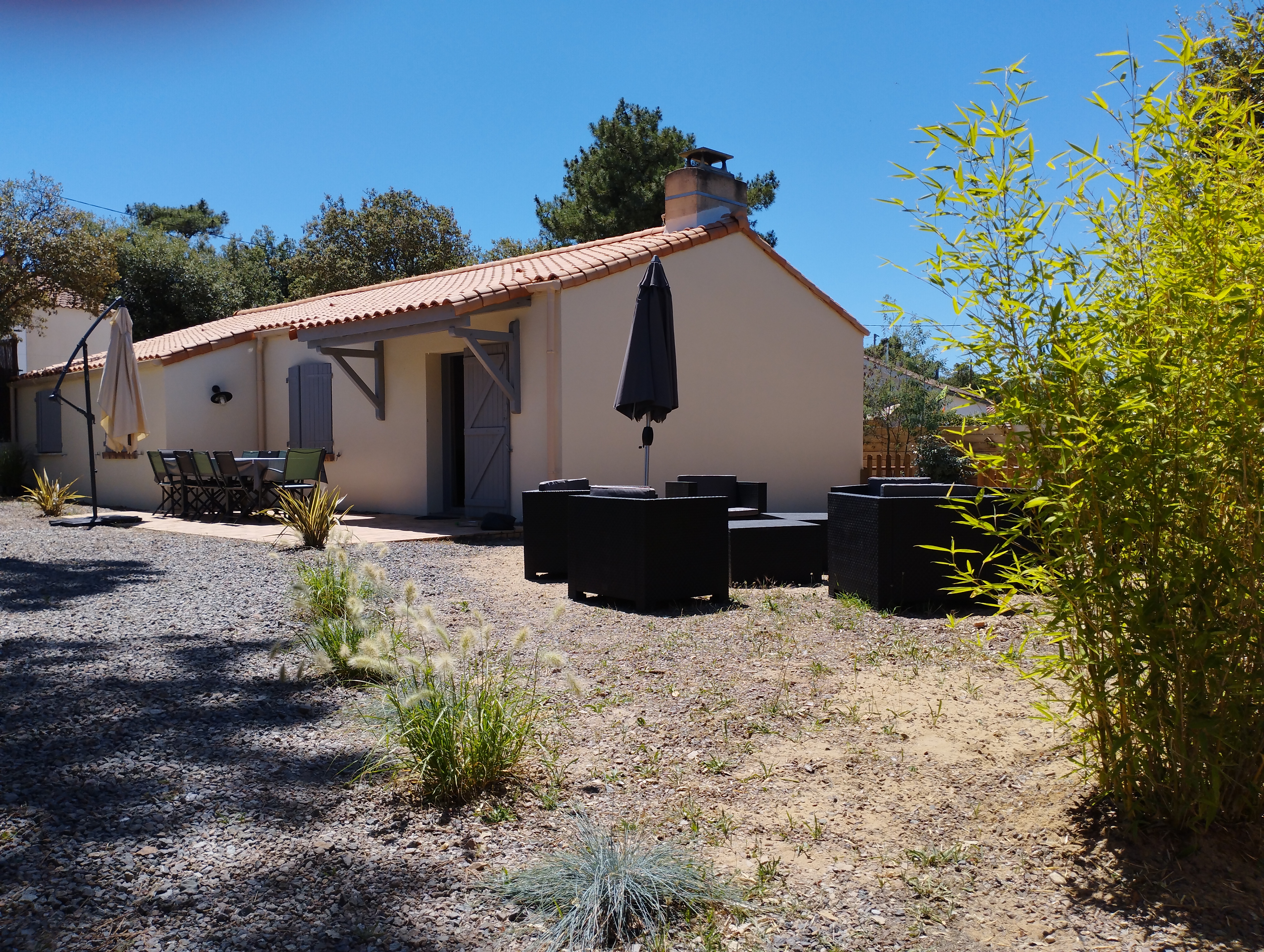 Charming family home, heated pool, sea