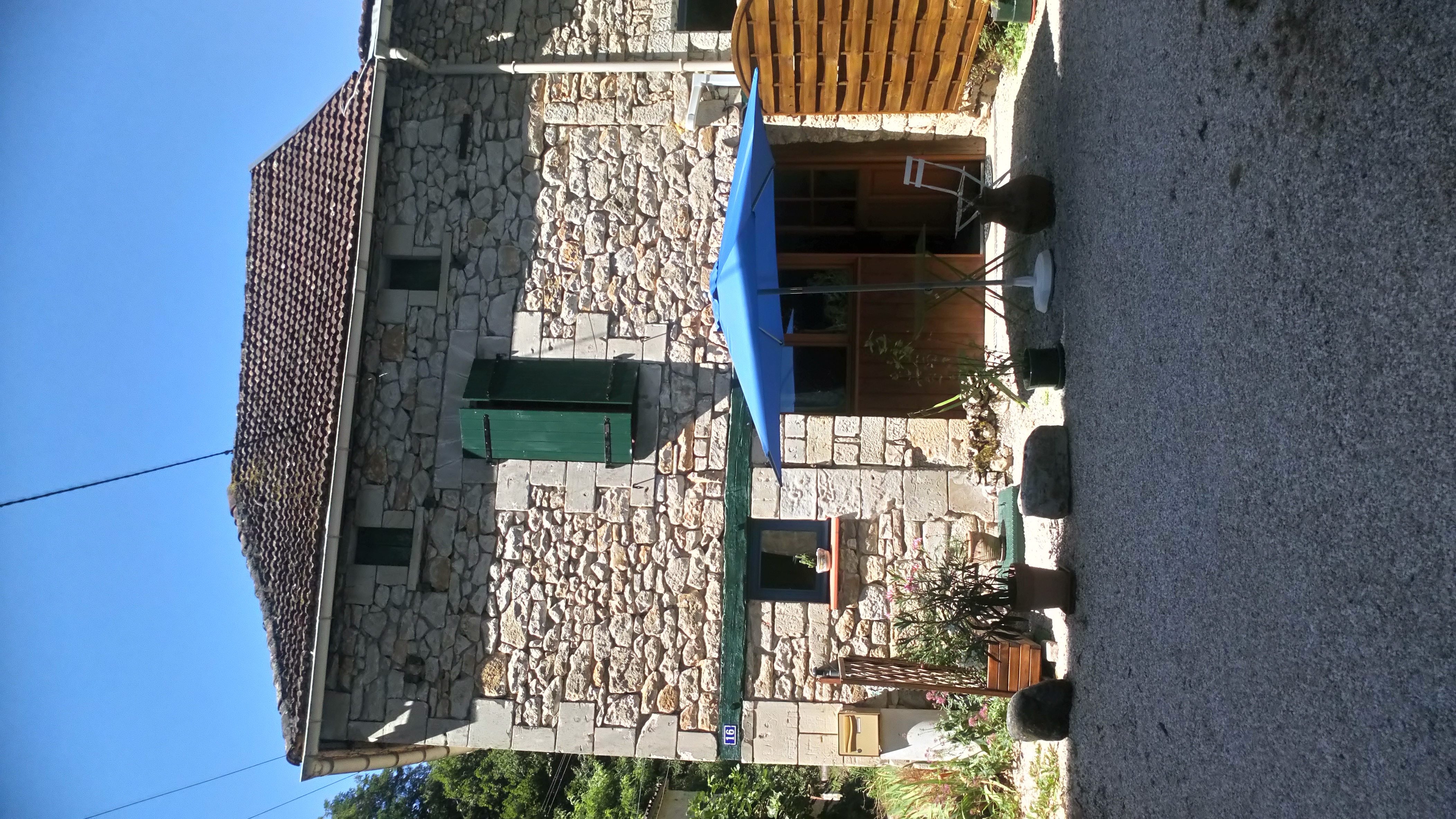 Warm house a stone's throw from the hills