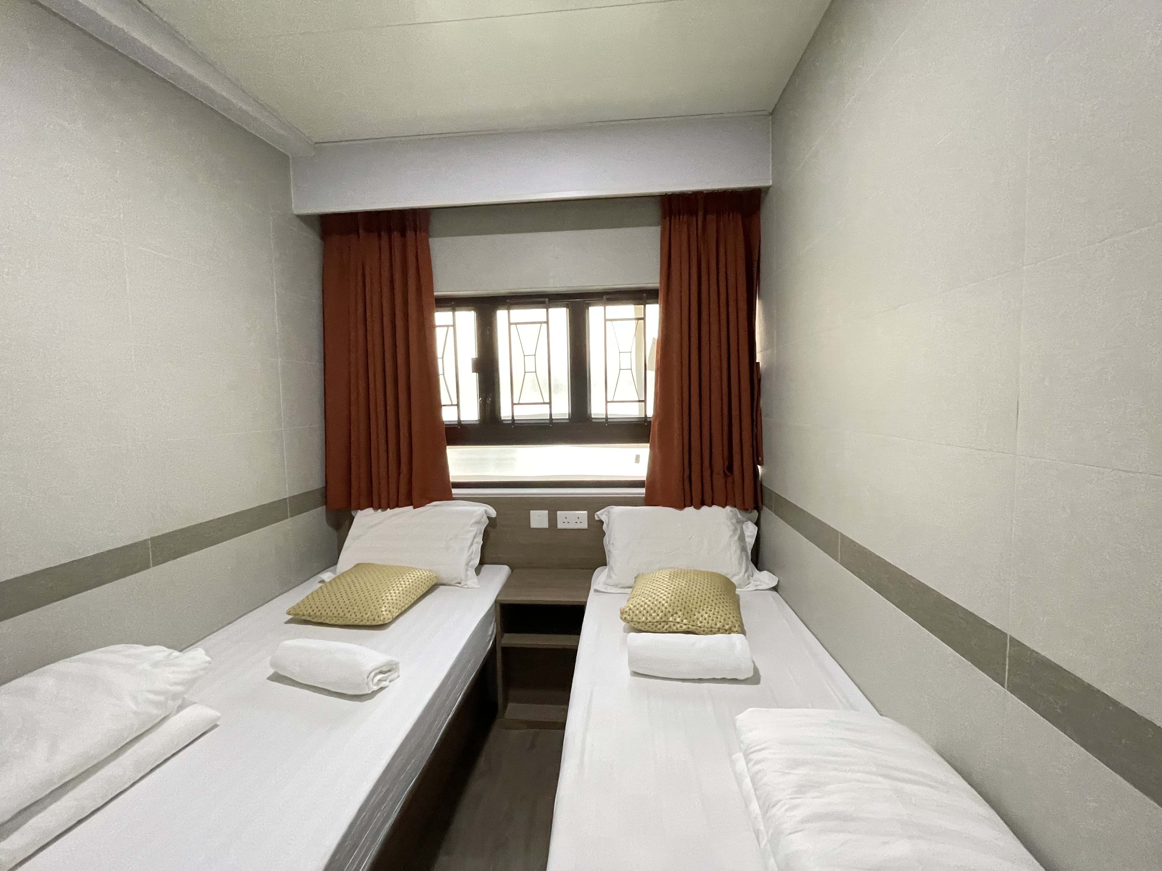 Clean & cozy rm for 2 pax in Mong kok (Twin Room)