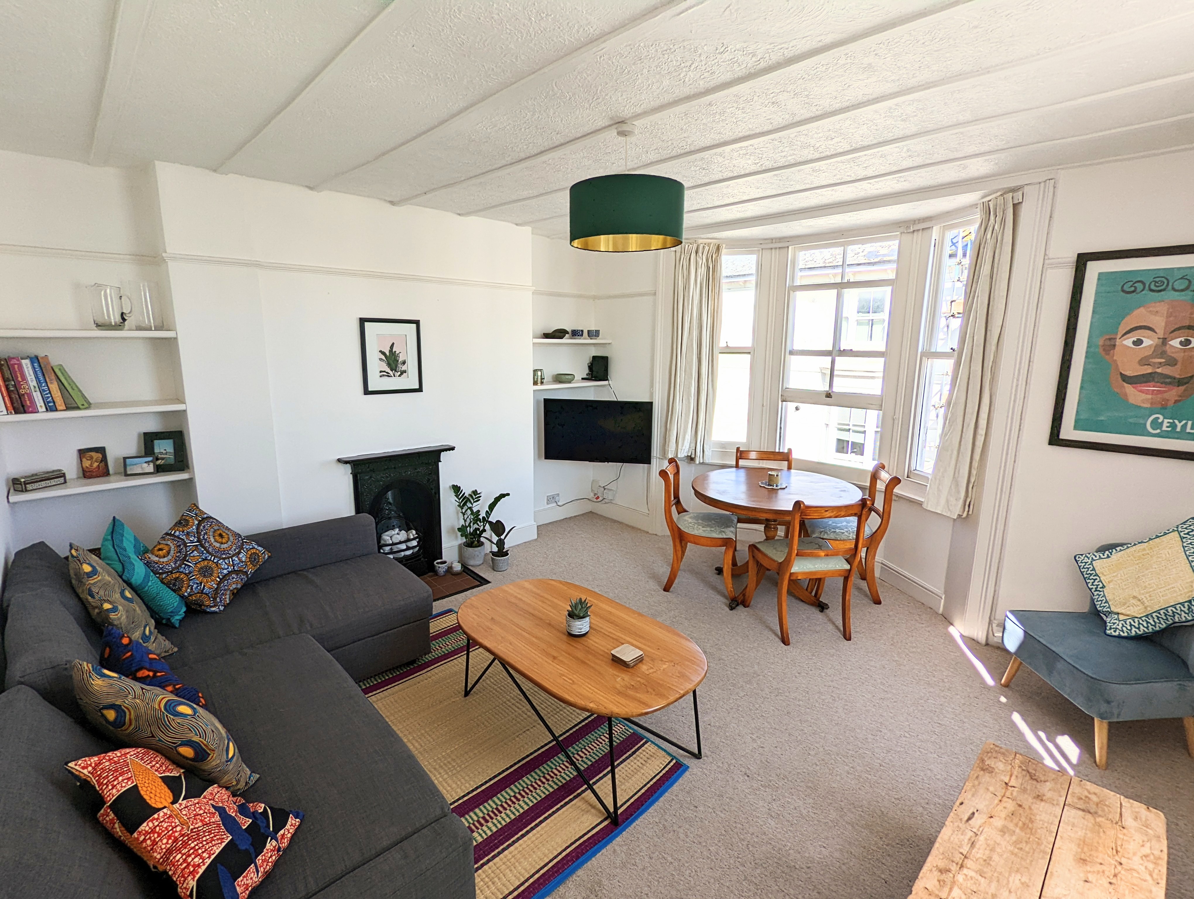 Seaview 2-bedroom flat in Kemptown village