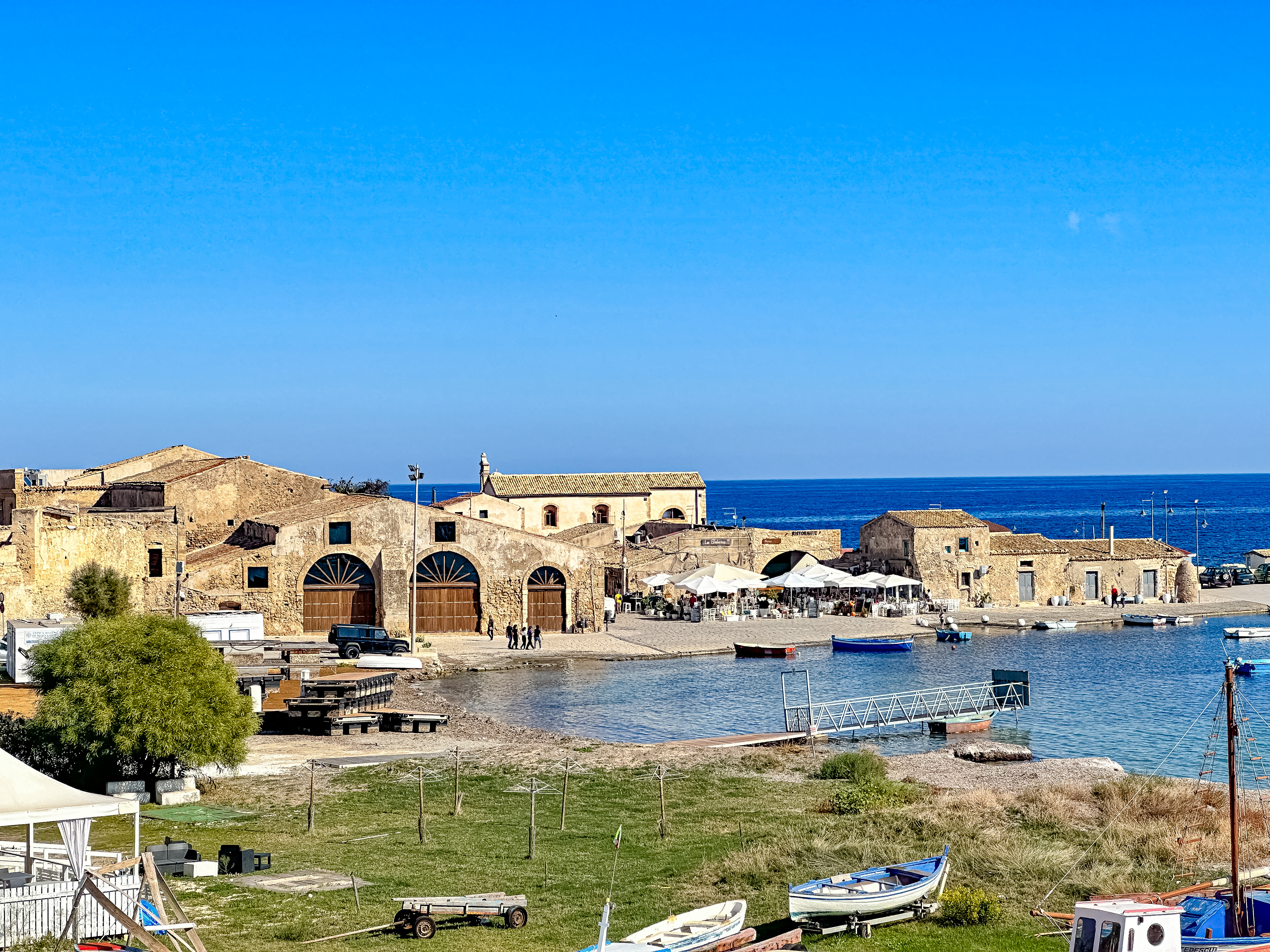 Attic apartment with large terrace in Marzamemi