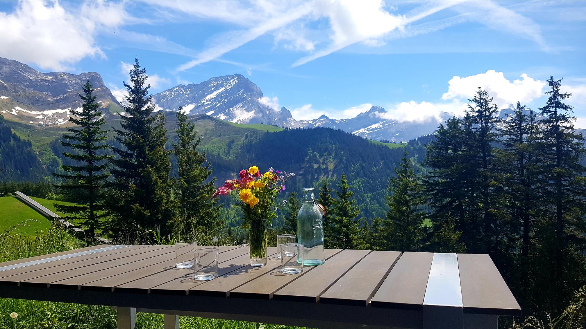 Conveniently located apartment with great views