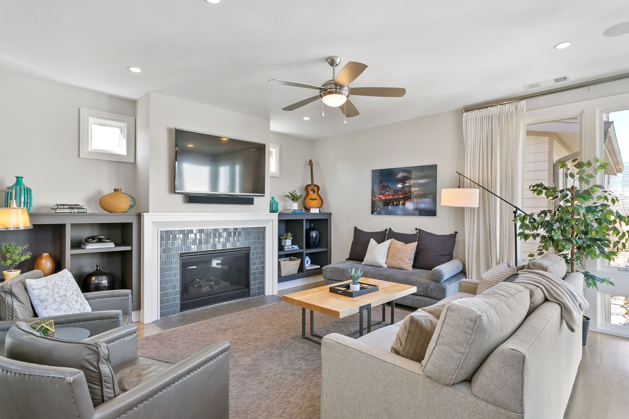 Steps to The Gulch: 4BR | 3.5BA | Rooftop Wet Bar in District 19, Nashville