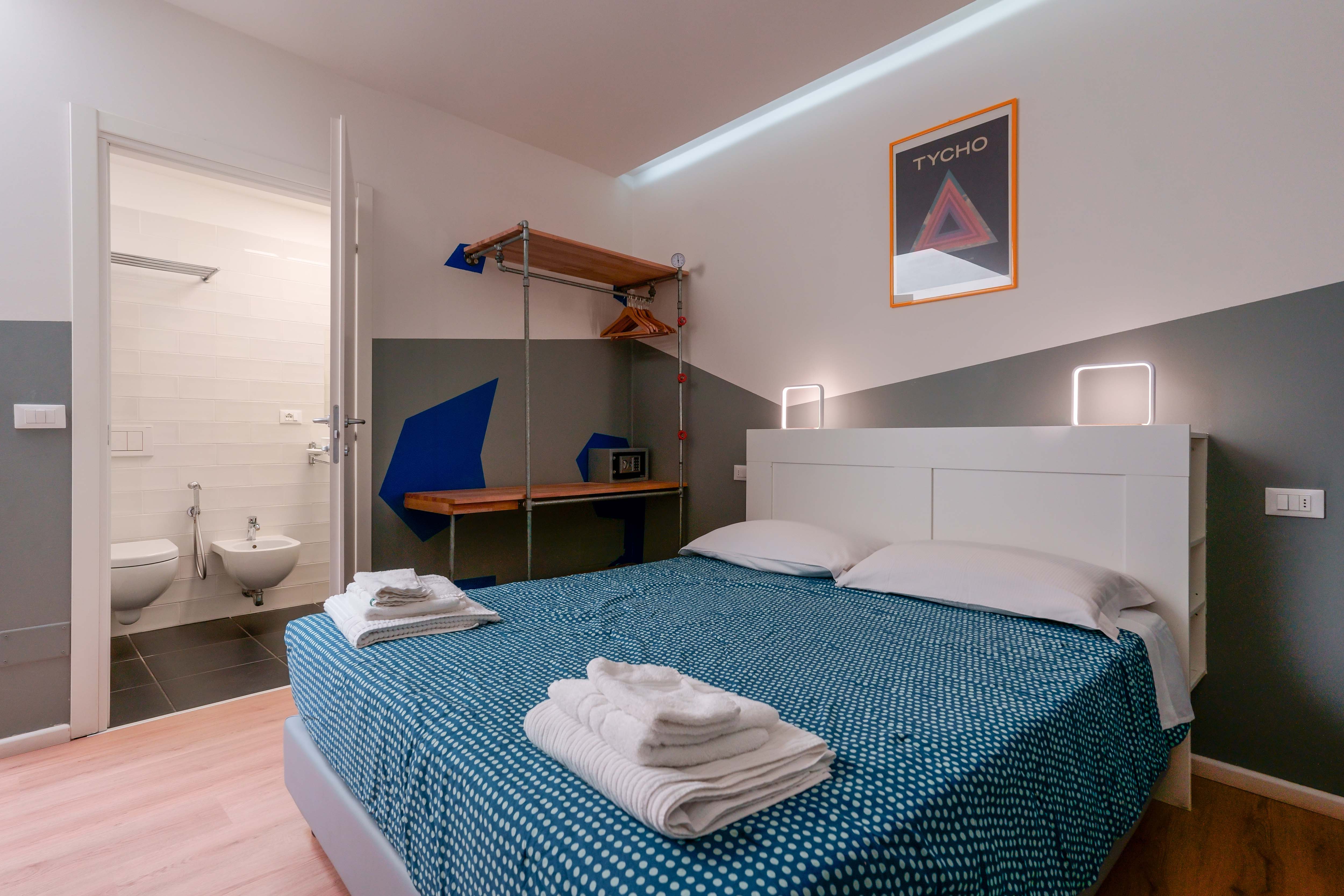Ensuite triple room (2), Bologna center in Porto - Saragozza, Bologna