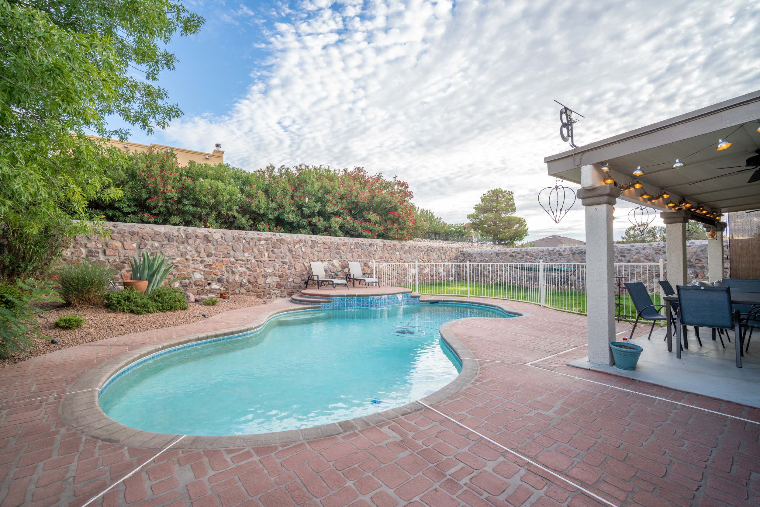Relaxing 3bedroom west side getaway home w/pool Houses for Rent in