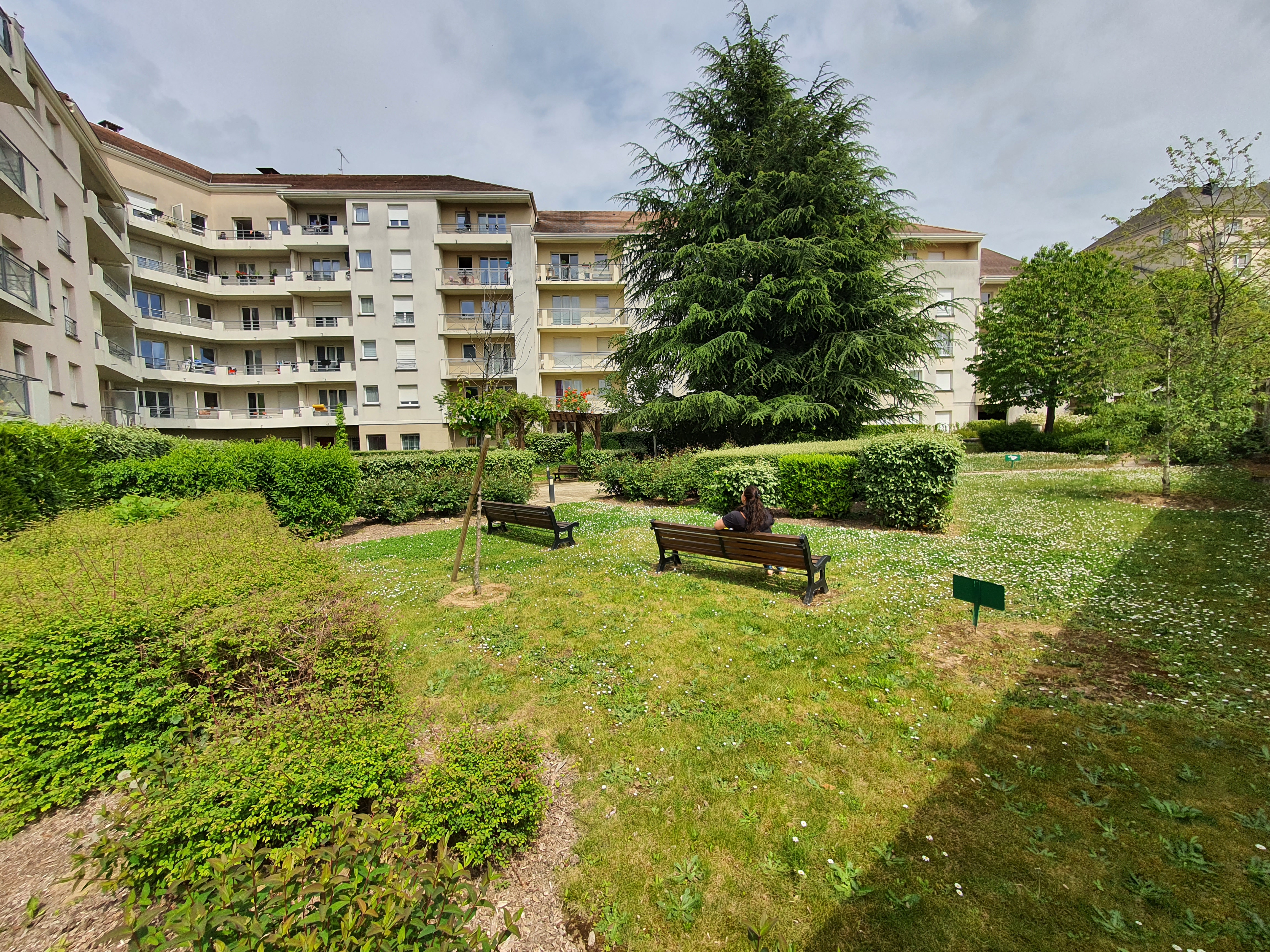 appartement+ parking next to railway station