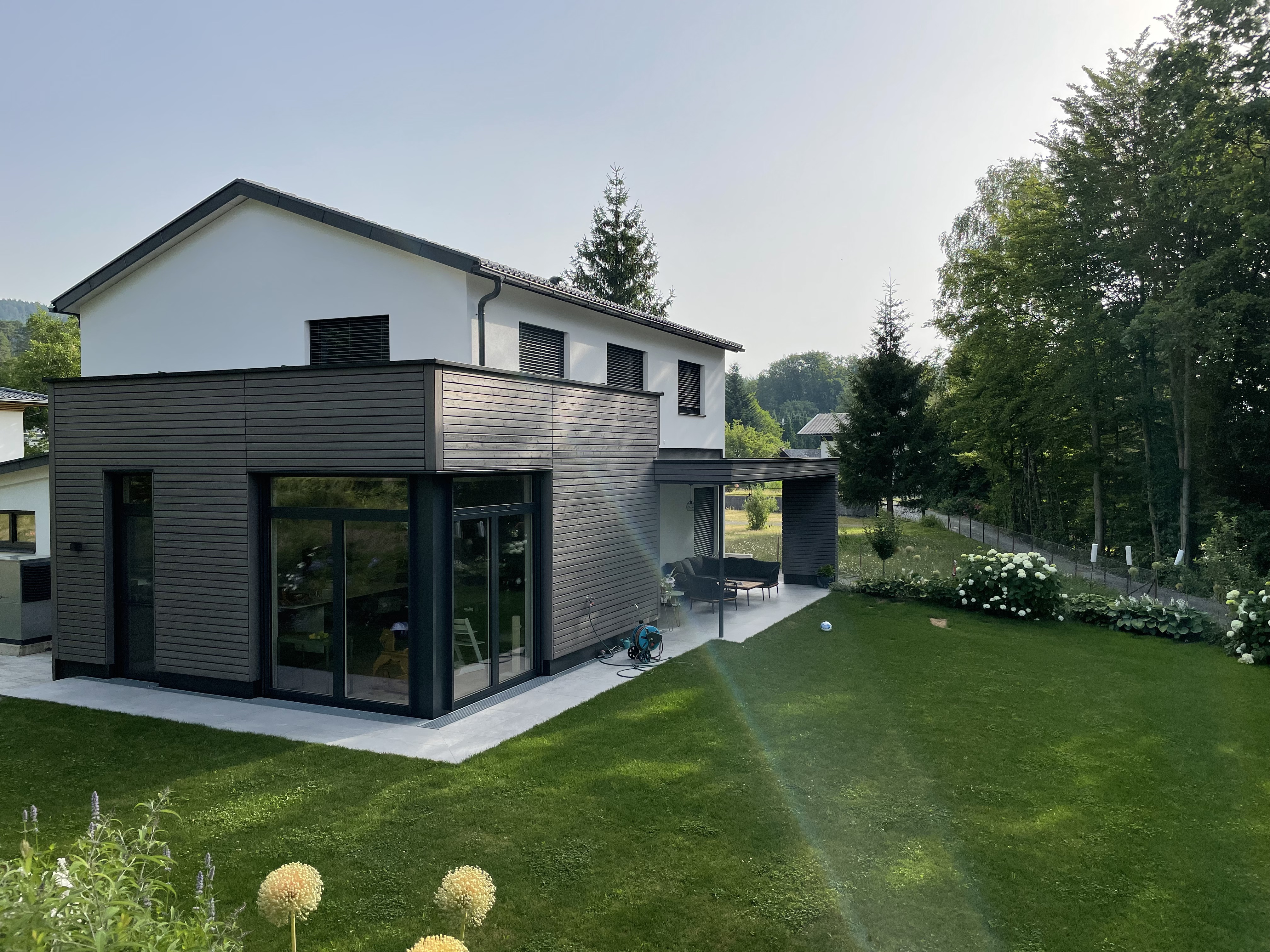 Modern house with garden in a central quiet location
