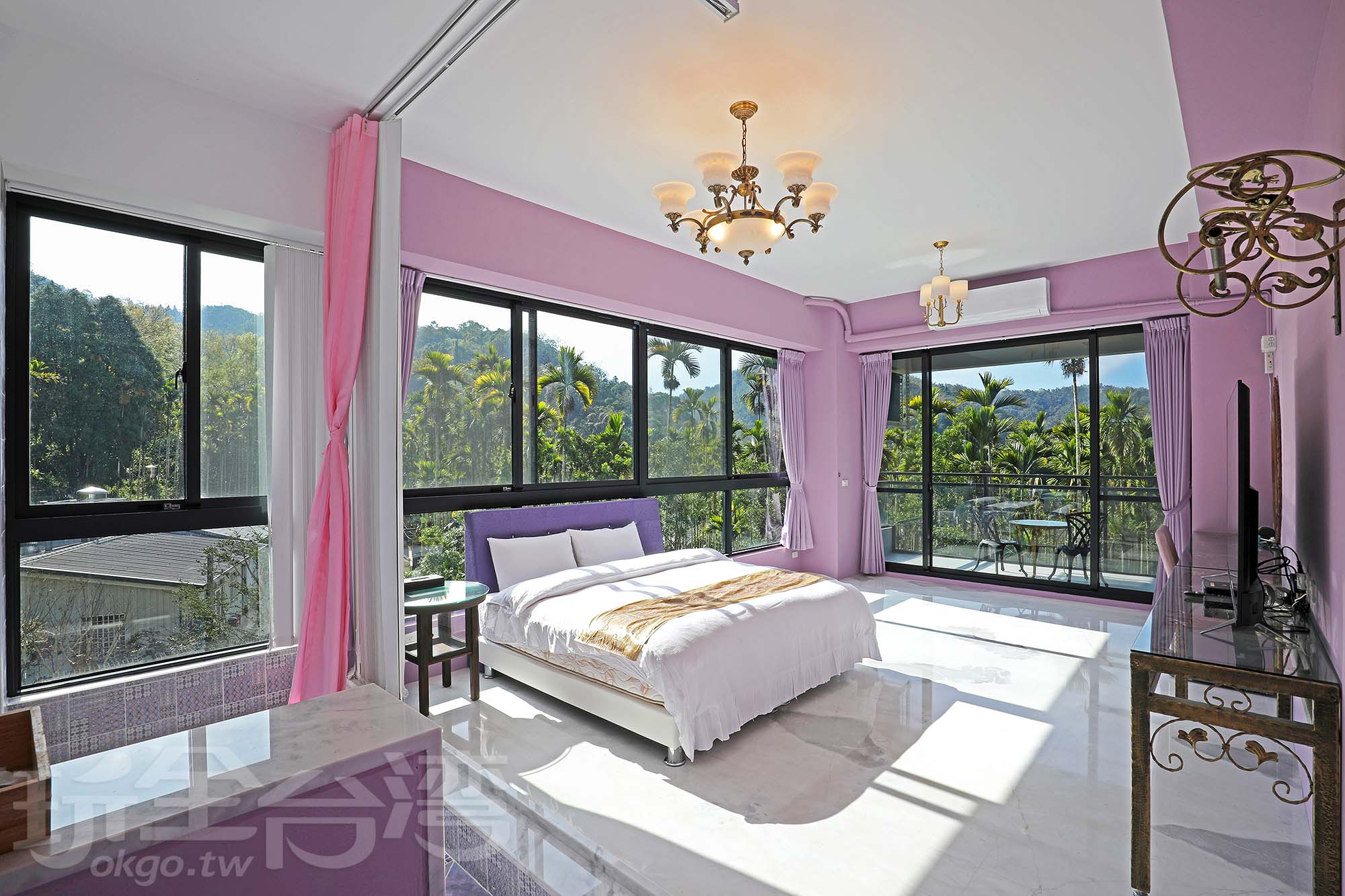 Cat - Mountain View Double Room