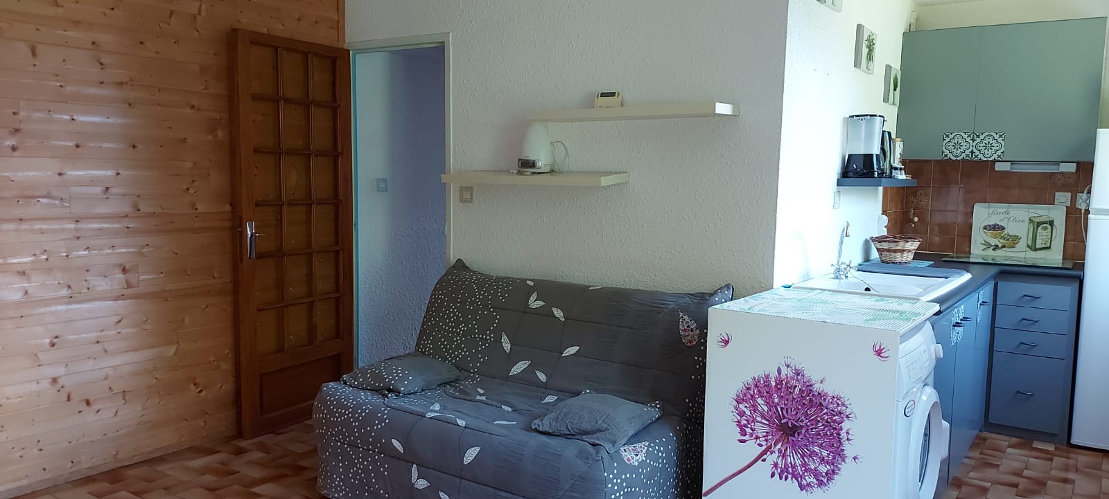 4 person studio with panoramic lake view