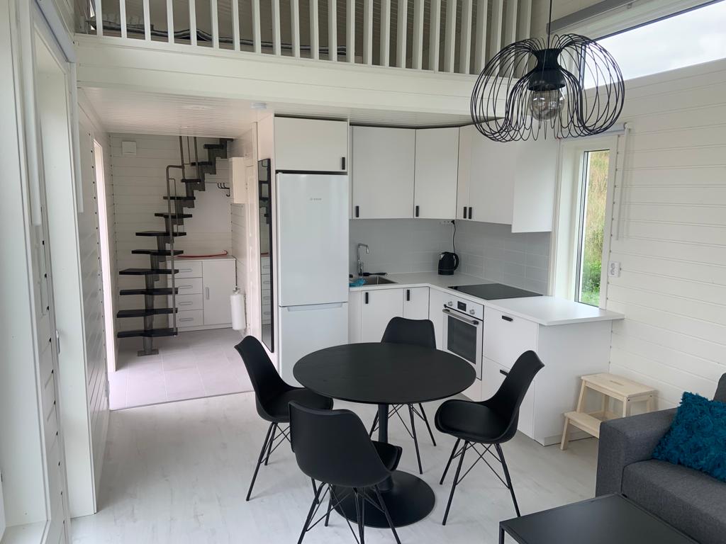 Adorable guest house with AC as well as free parkings