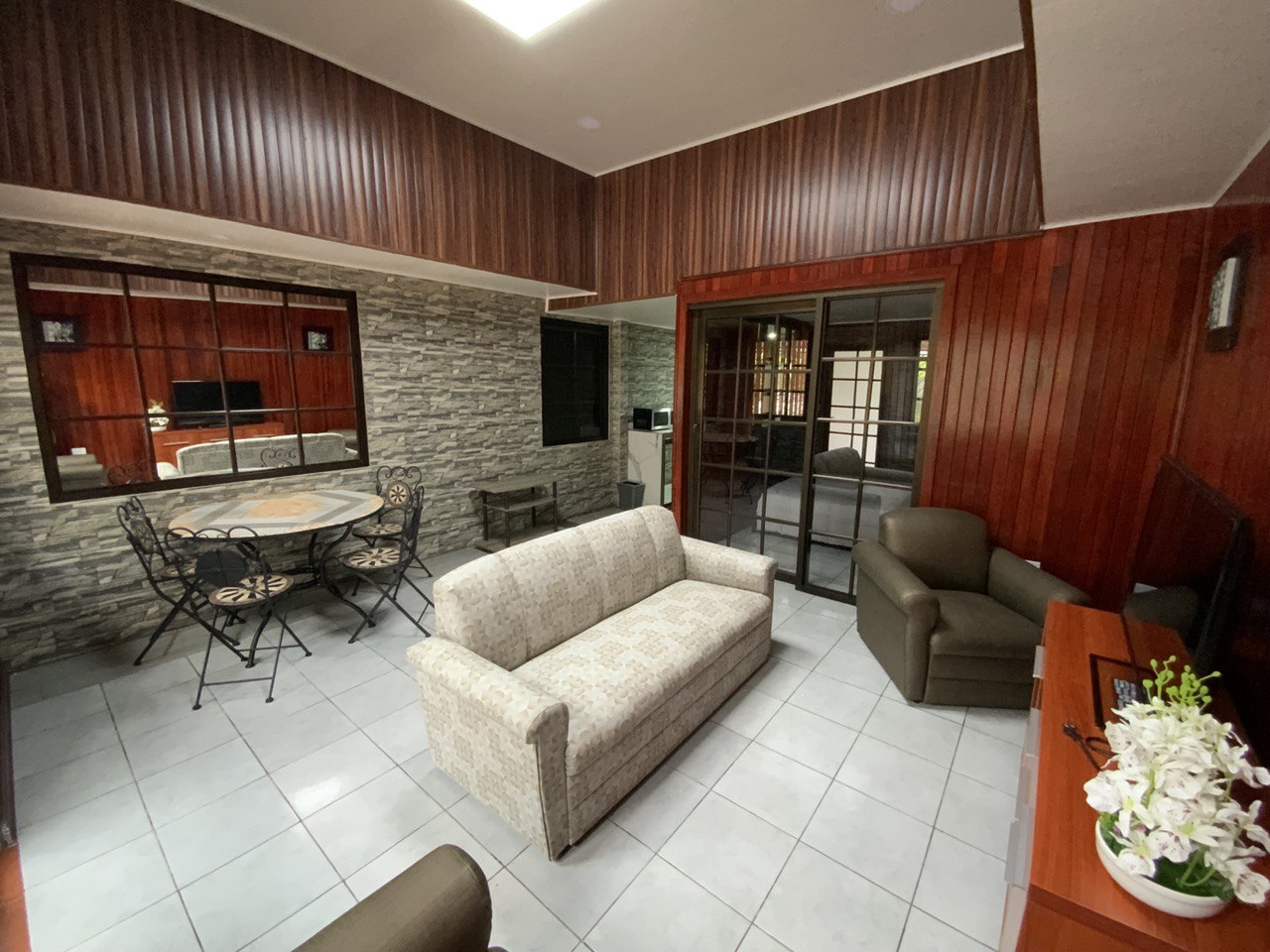 Fully furnished apartment with two parks