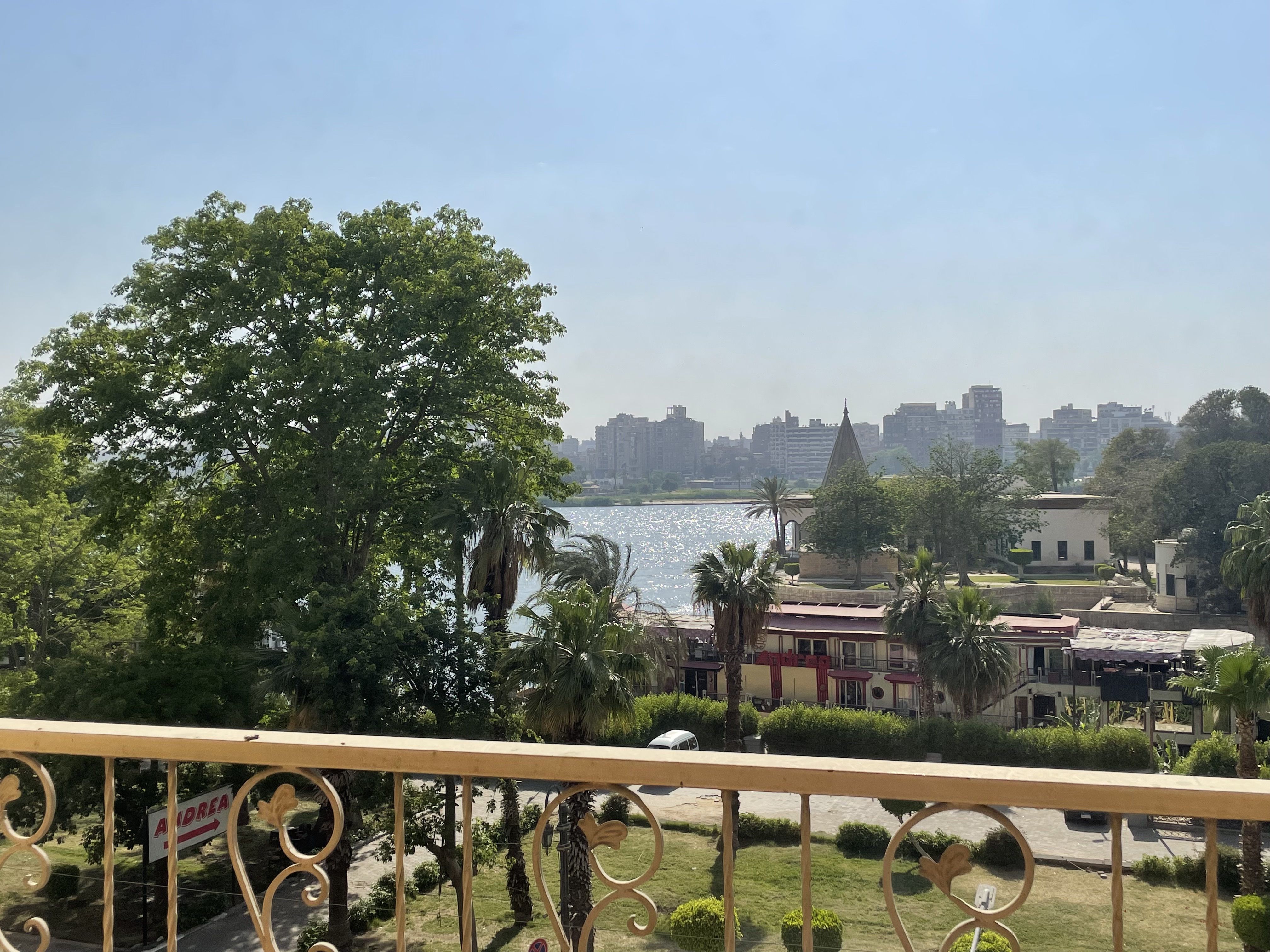 Lovely 4-bedroom apartment next to the Nile