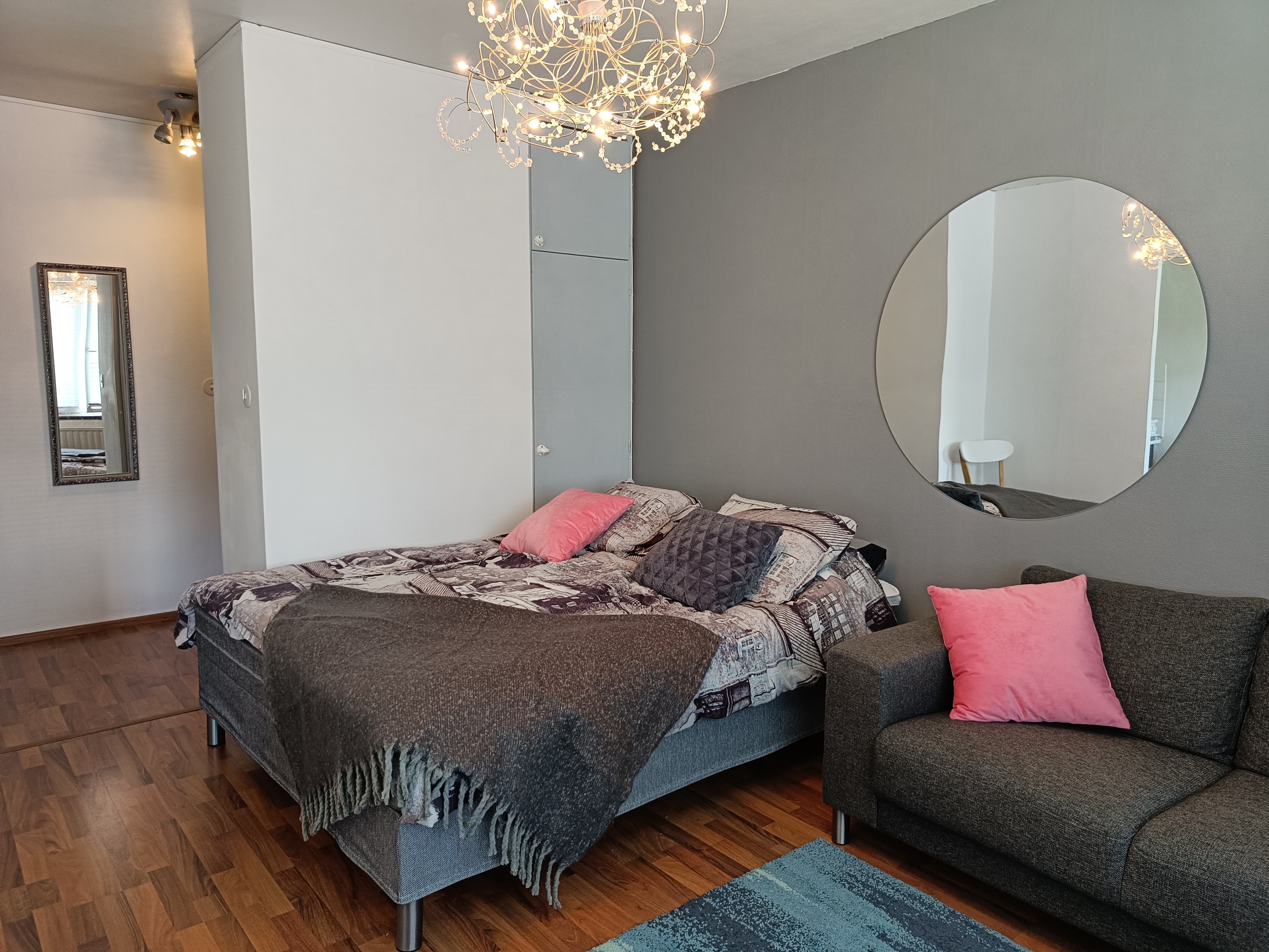 Clean, peaceful studio near the river and market