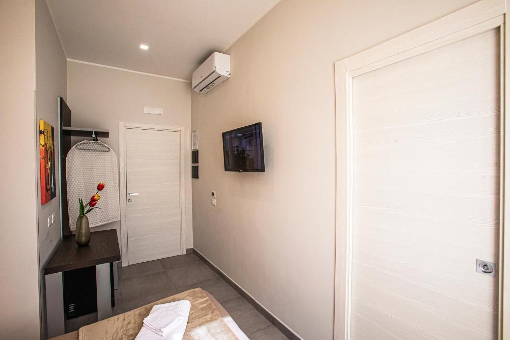 Garibaldi 136 Naples Double Room Airbnb