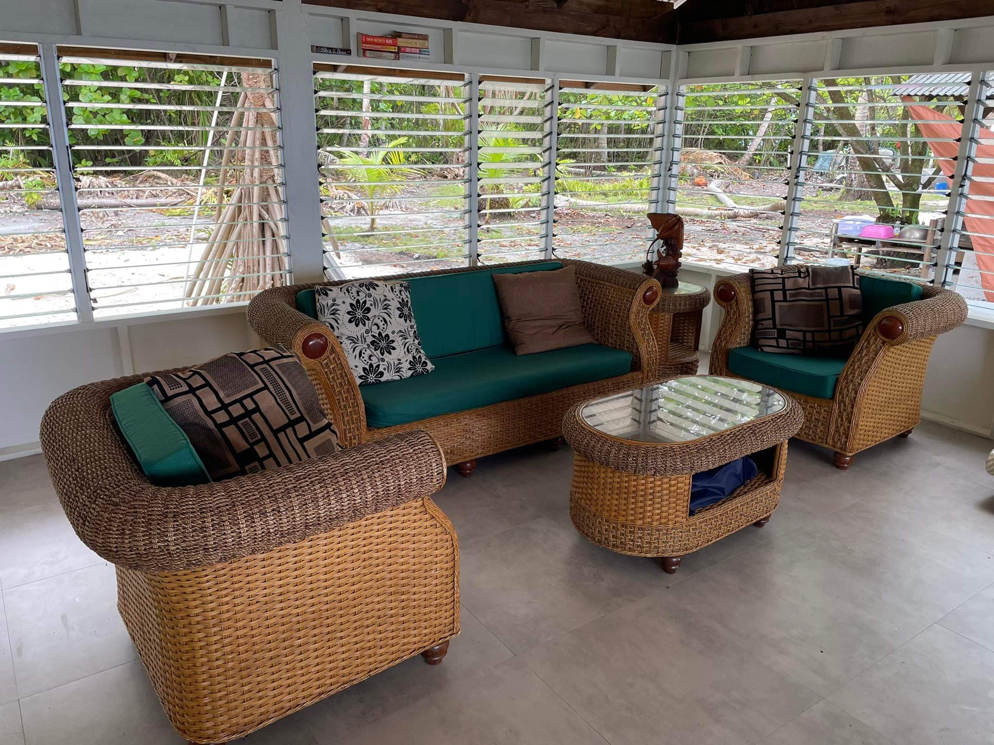 Marshall Islands Hotels; Bokanbotin Island Getaway - Islands for Re
nt in Majuro Atoll, Majuro