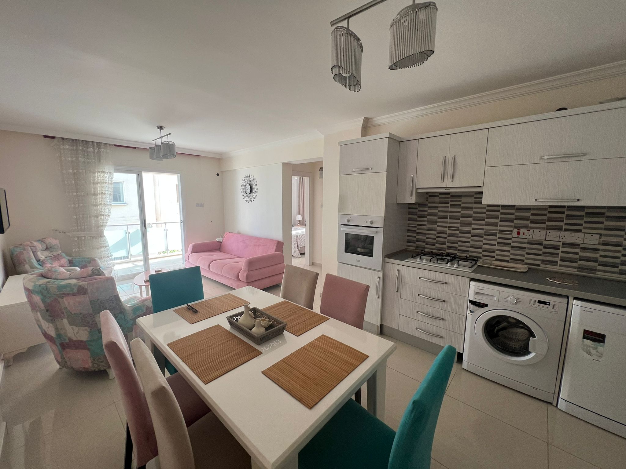 Modern 2-bedroom apartment /w patio at city center