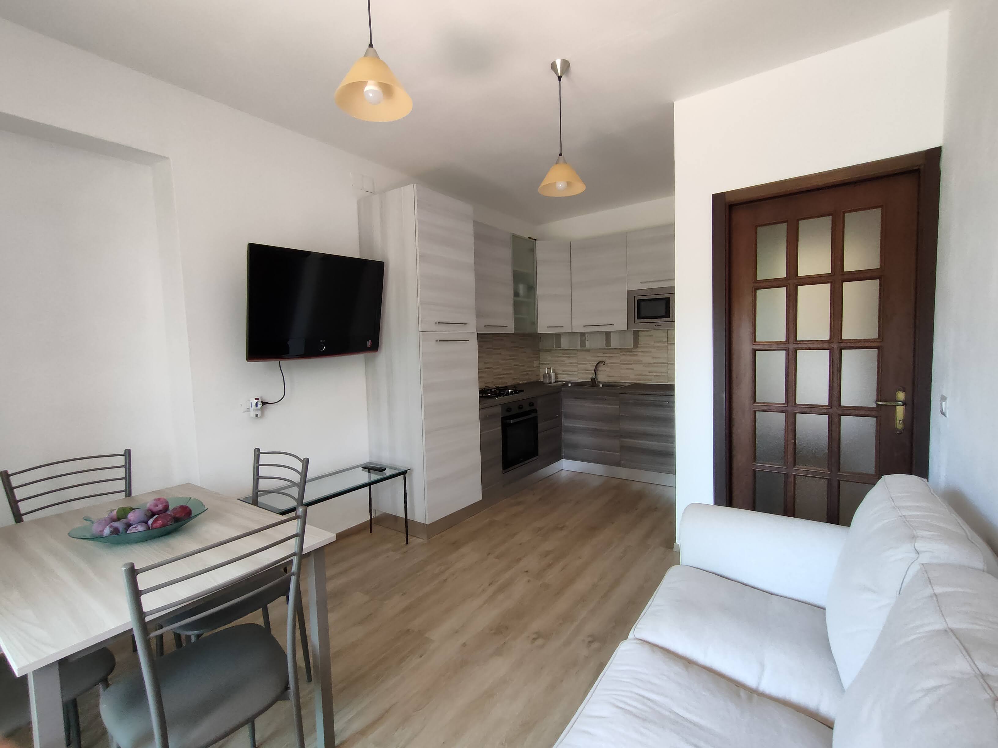 Independent apartment with veranda and garden