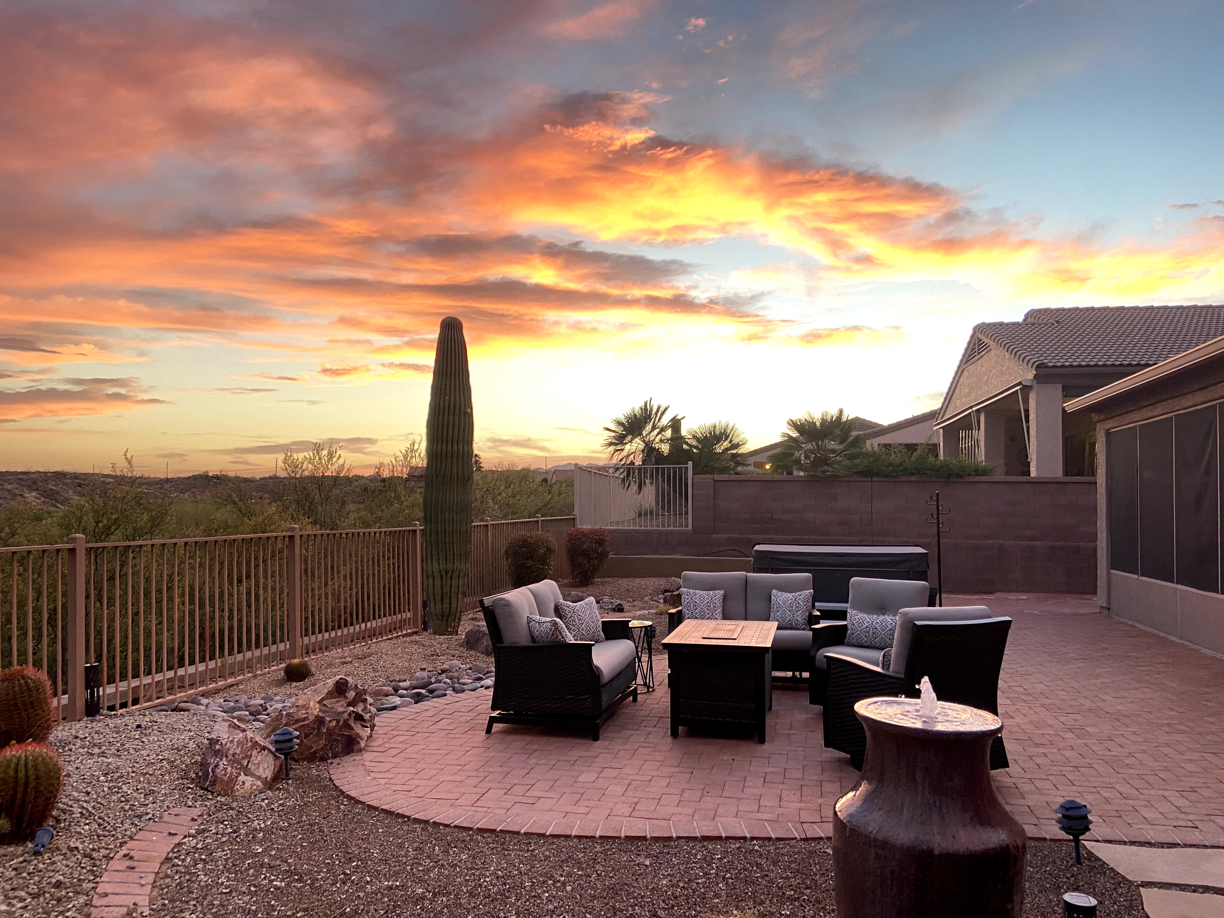 Modern 3 bedroom home with hot tub & mountain view