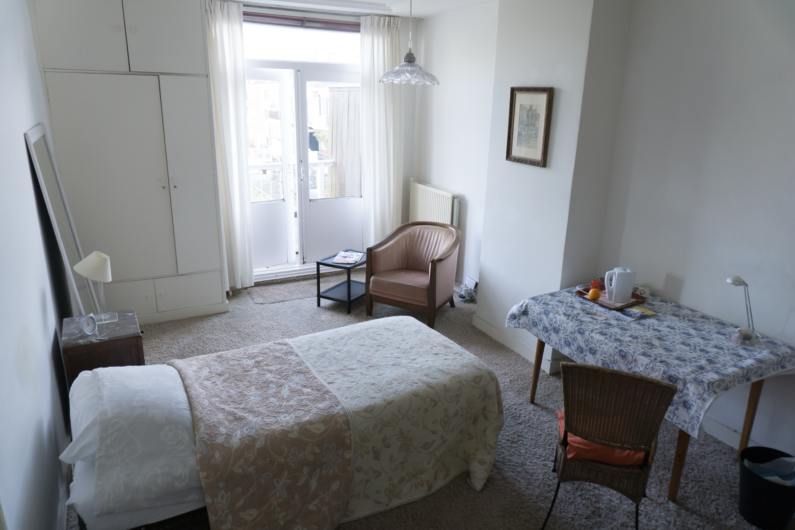 BIG FURNISHED  ROOM   THE HAGUE A LOCATION — The Hague stay