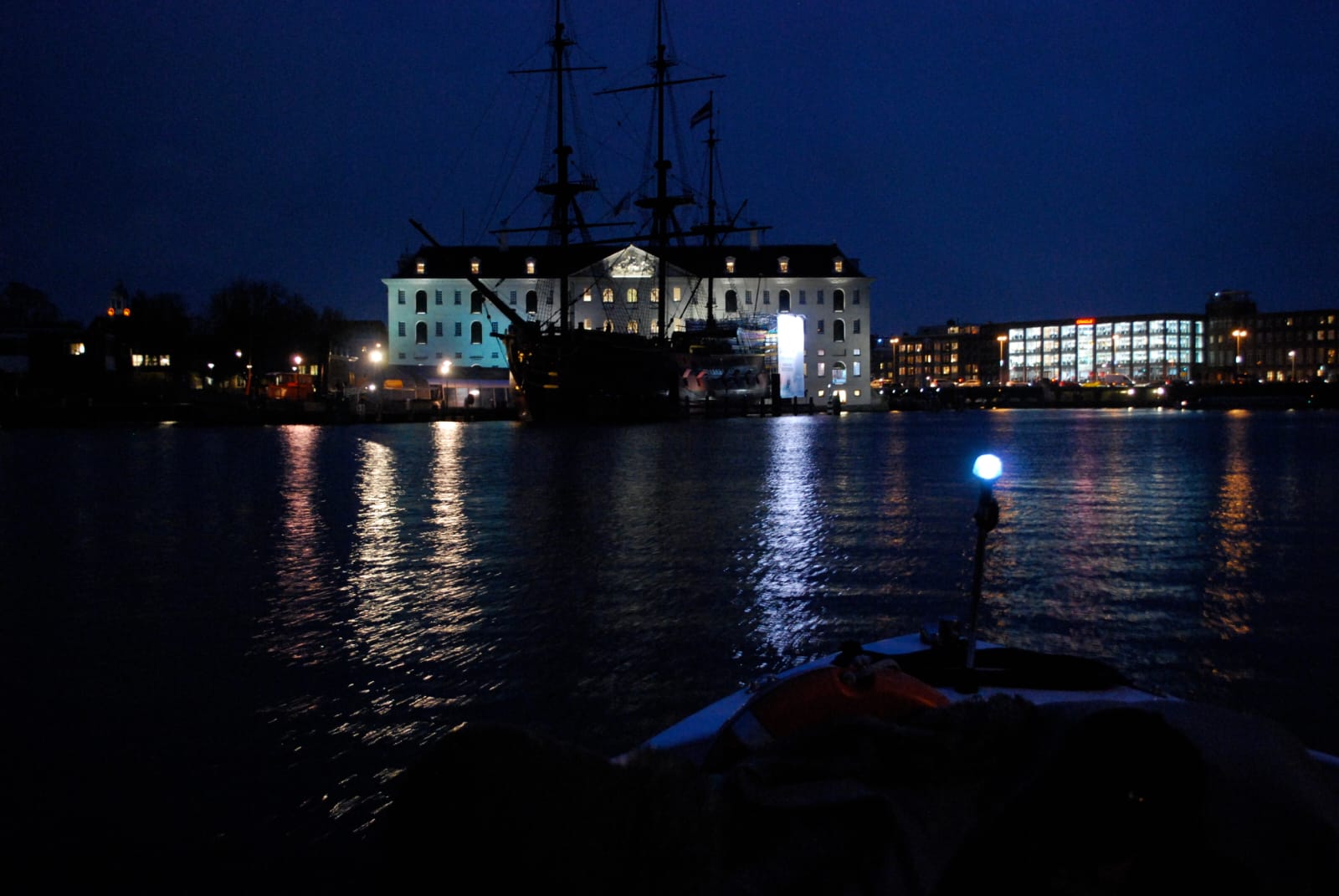 Pittoreske Tiny cute boat — Amsterdam stay