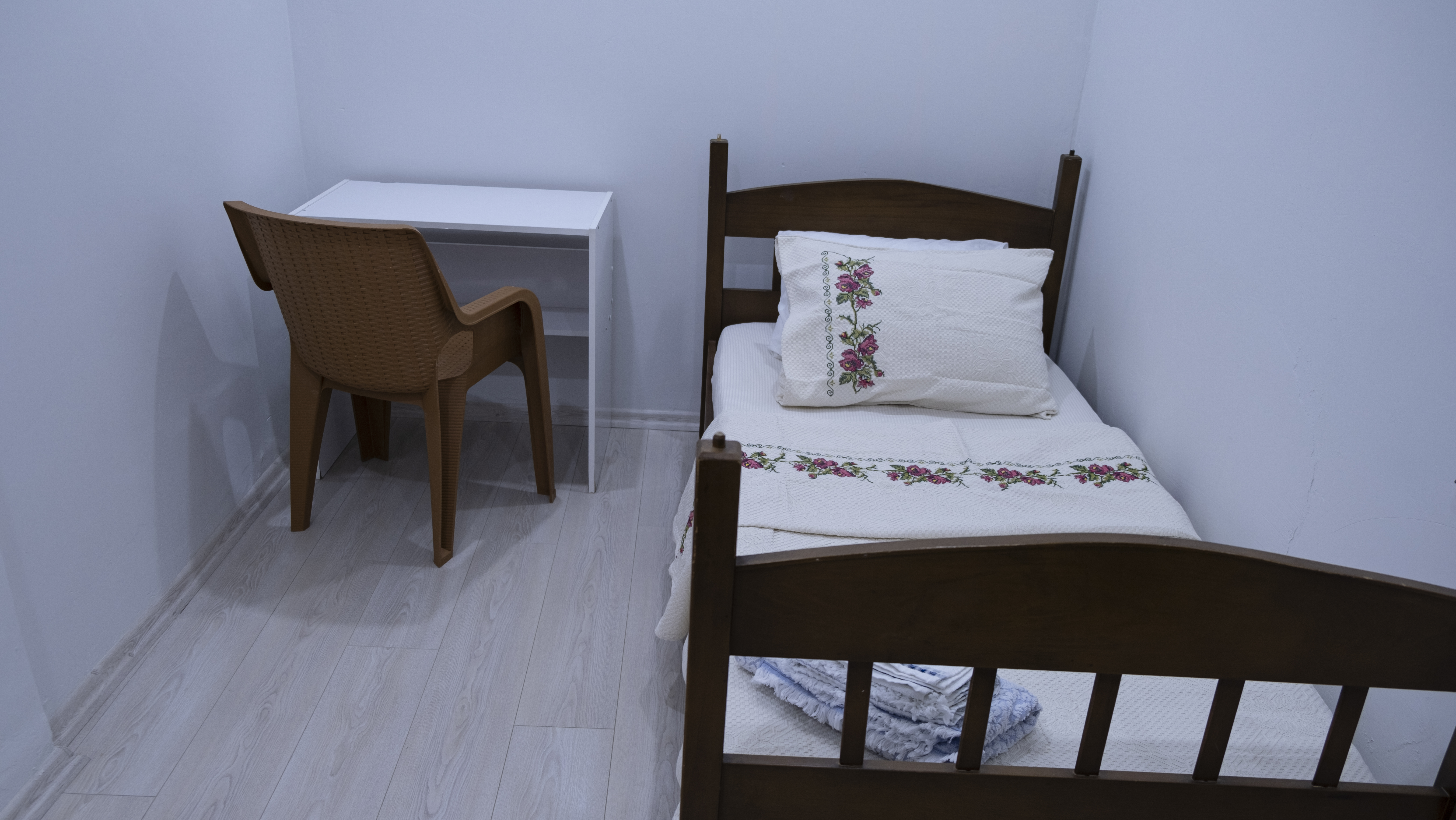 Budget room 3 in a house with a garden at the heart of the city