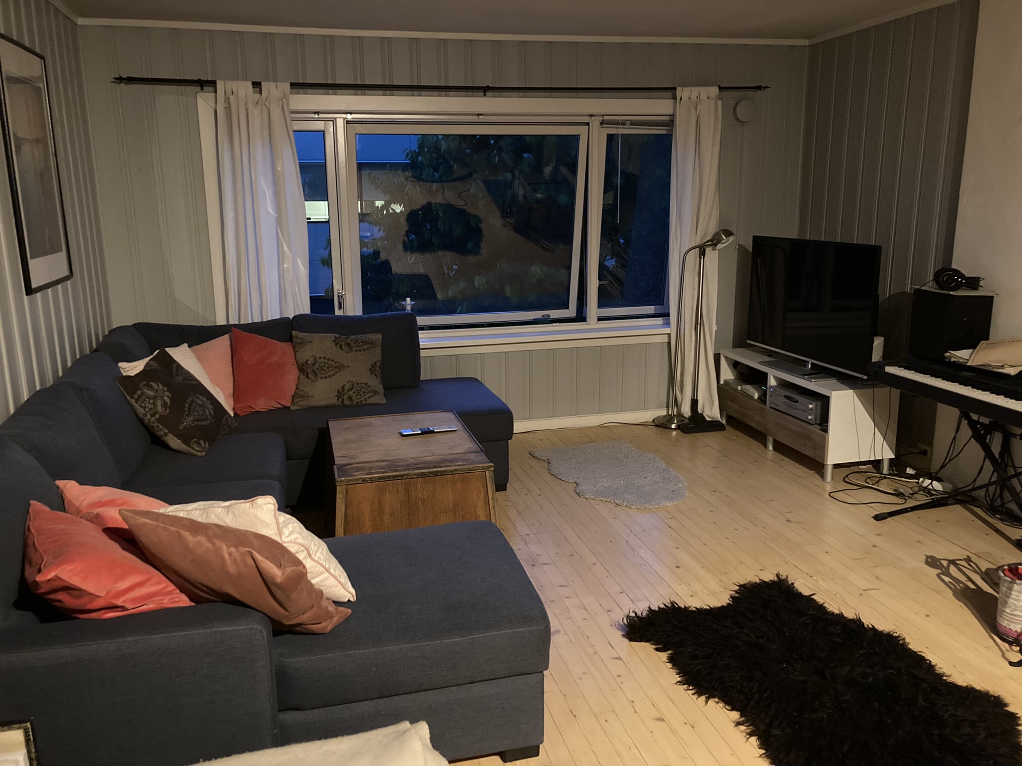 Cozy downtown apartment with plenty of space.