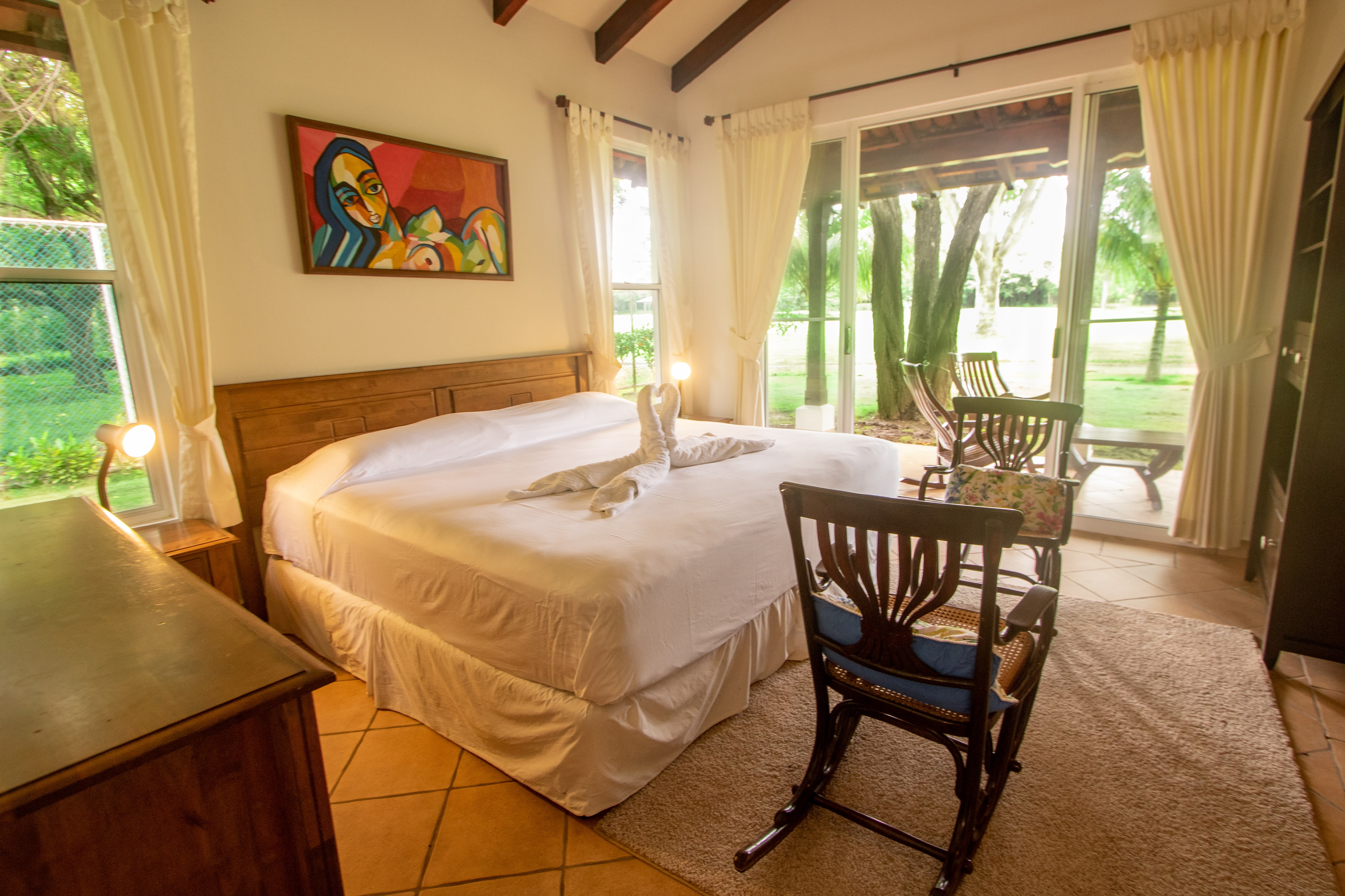 4BR Villa w pool 5 mins to Colorados & Panga Drops - Image 1