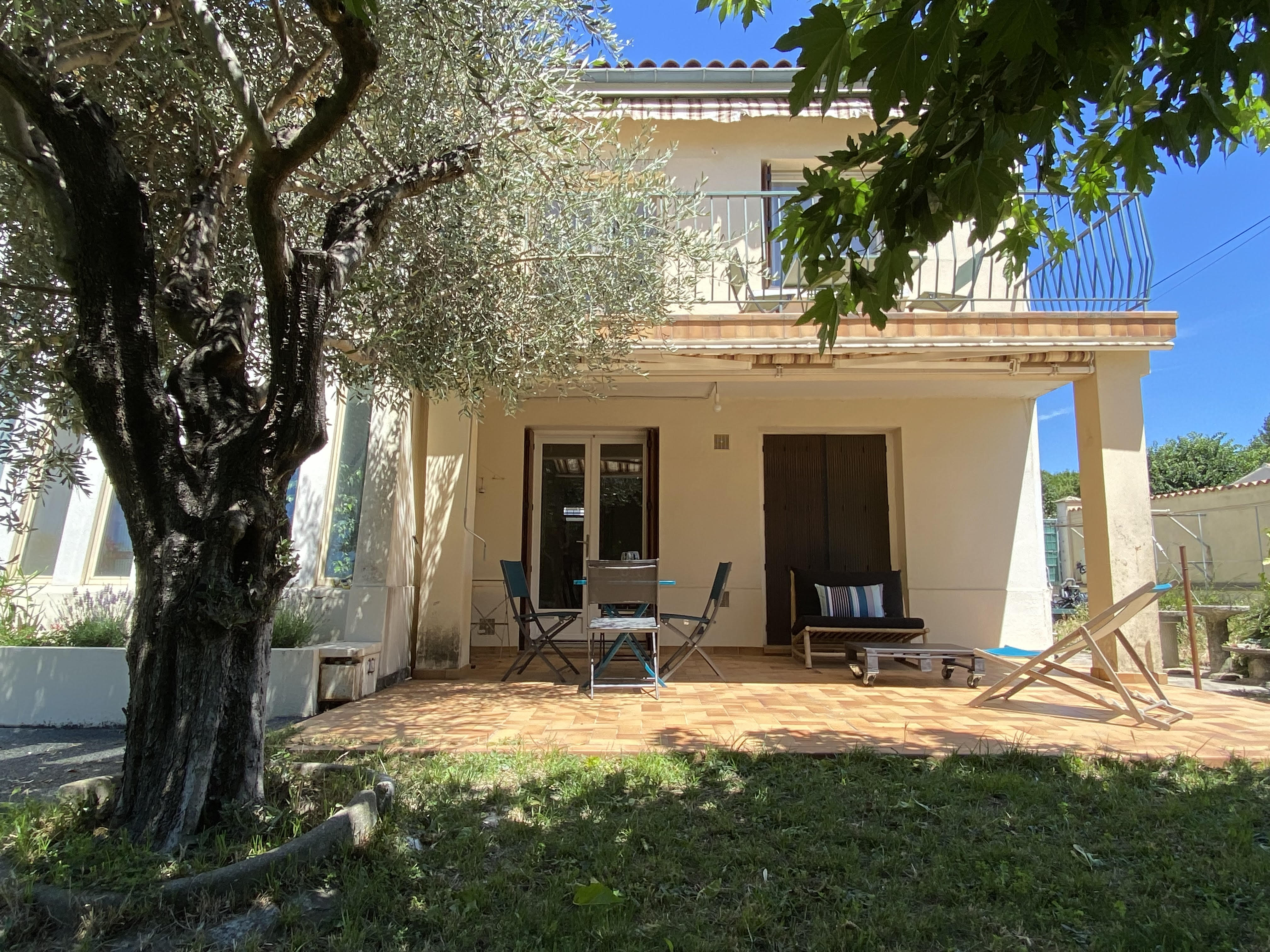 70m2 villa apartment, center, garden & balcony