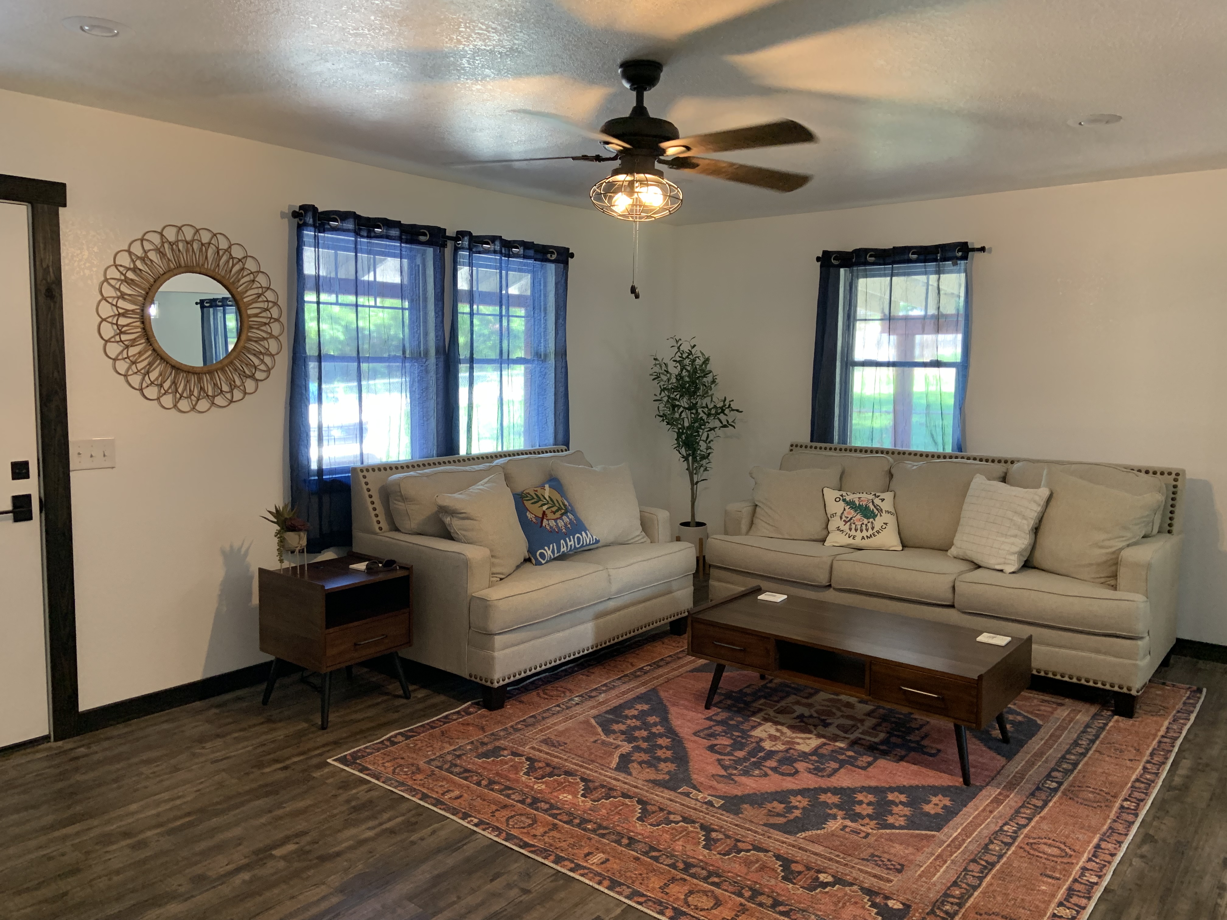 Cheerful 2 bedroom home with covered parking.