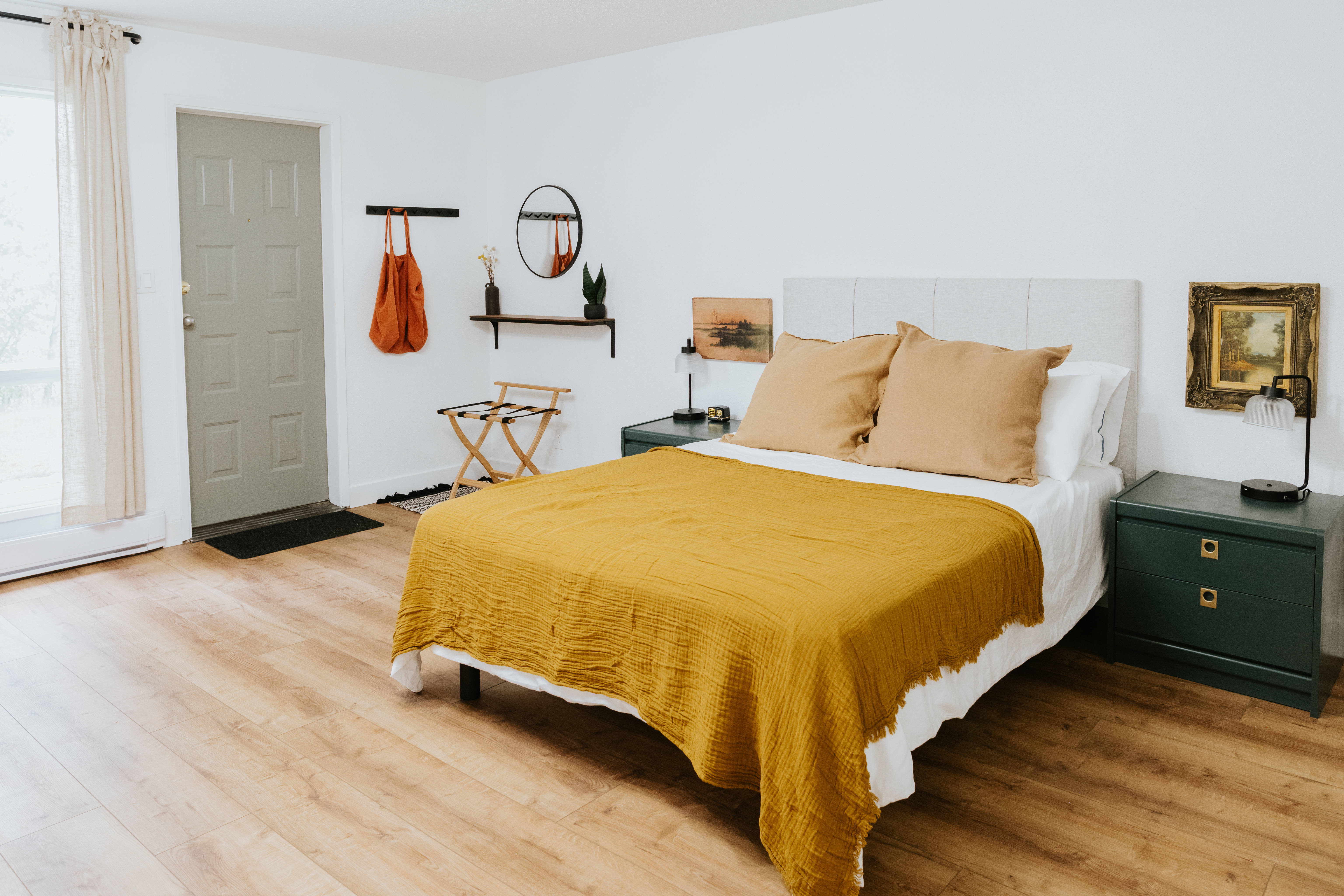 Mountainside: The Studio. Boutique Ski Hill Condo