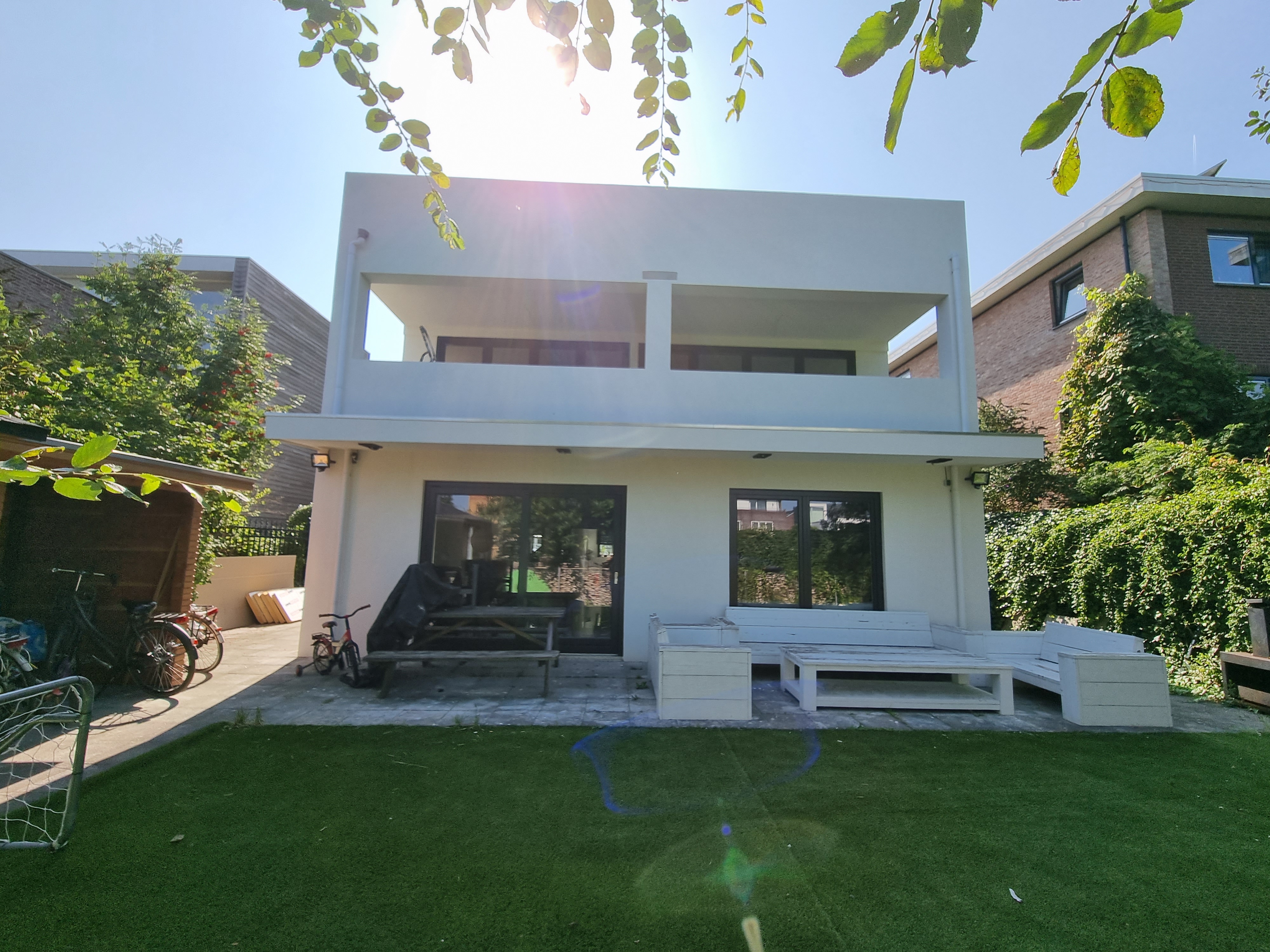Ruime Moderne Villa met beveiligde parkeerterrein โ Amsterdam stay