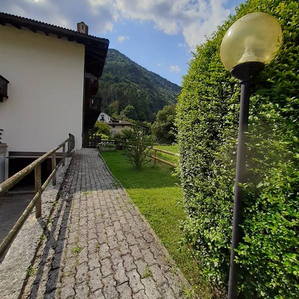 APARTAMENTO CON JARDÍN PRIVADO VALLADO EN LEDRO - Airbnb