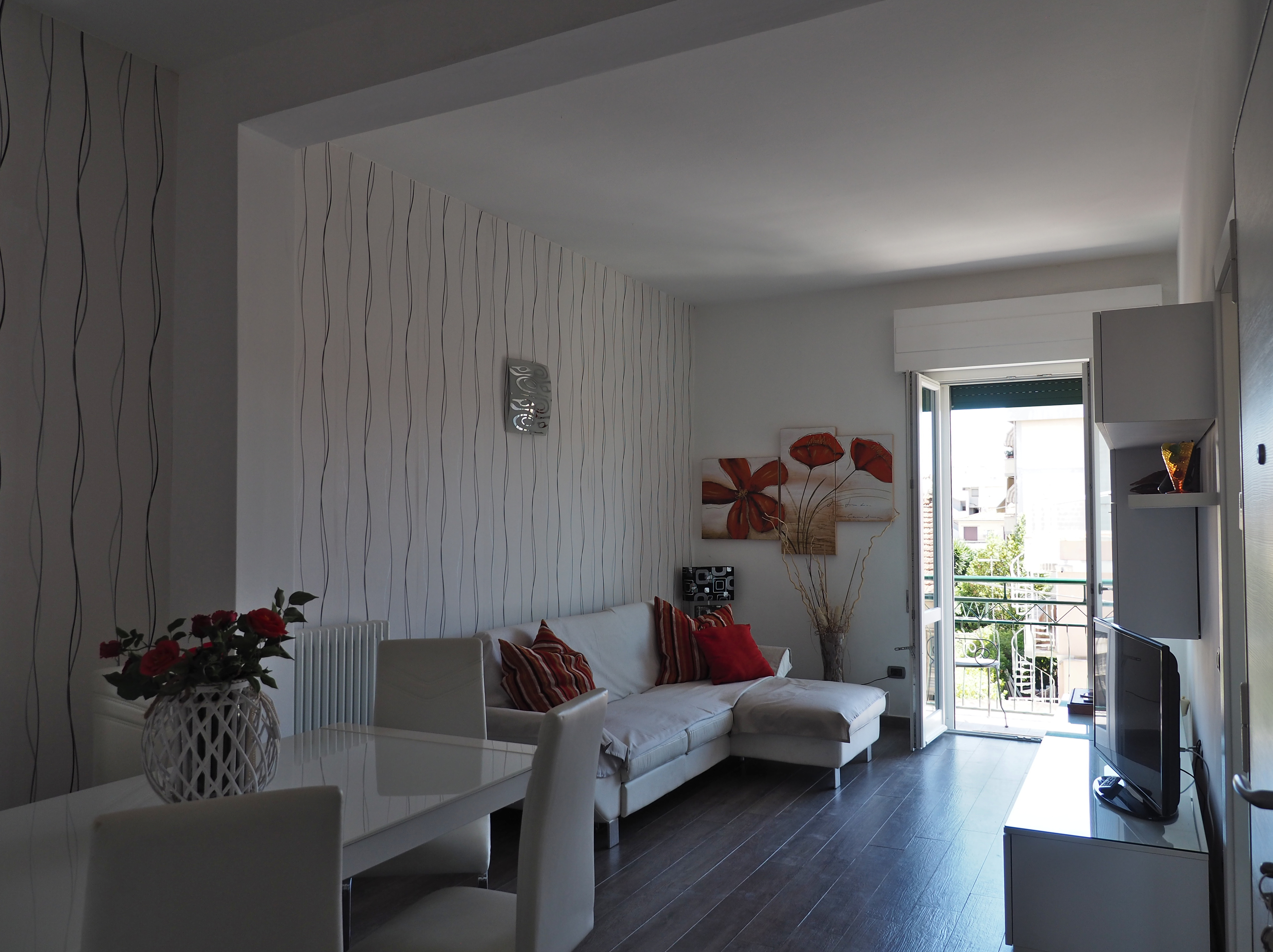 Spacious and bright apartment in Viareggio