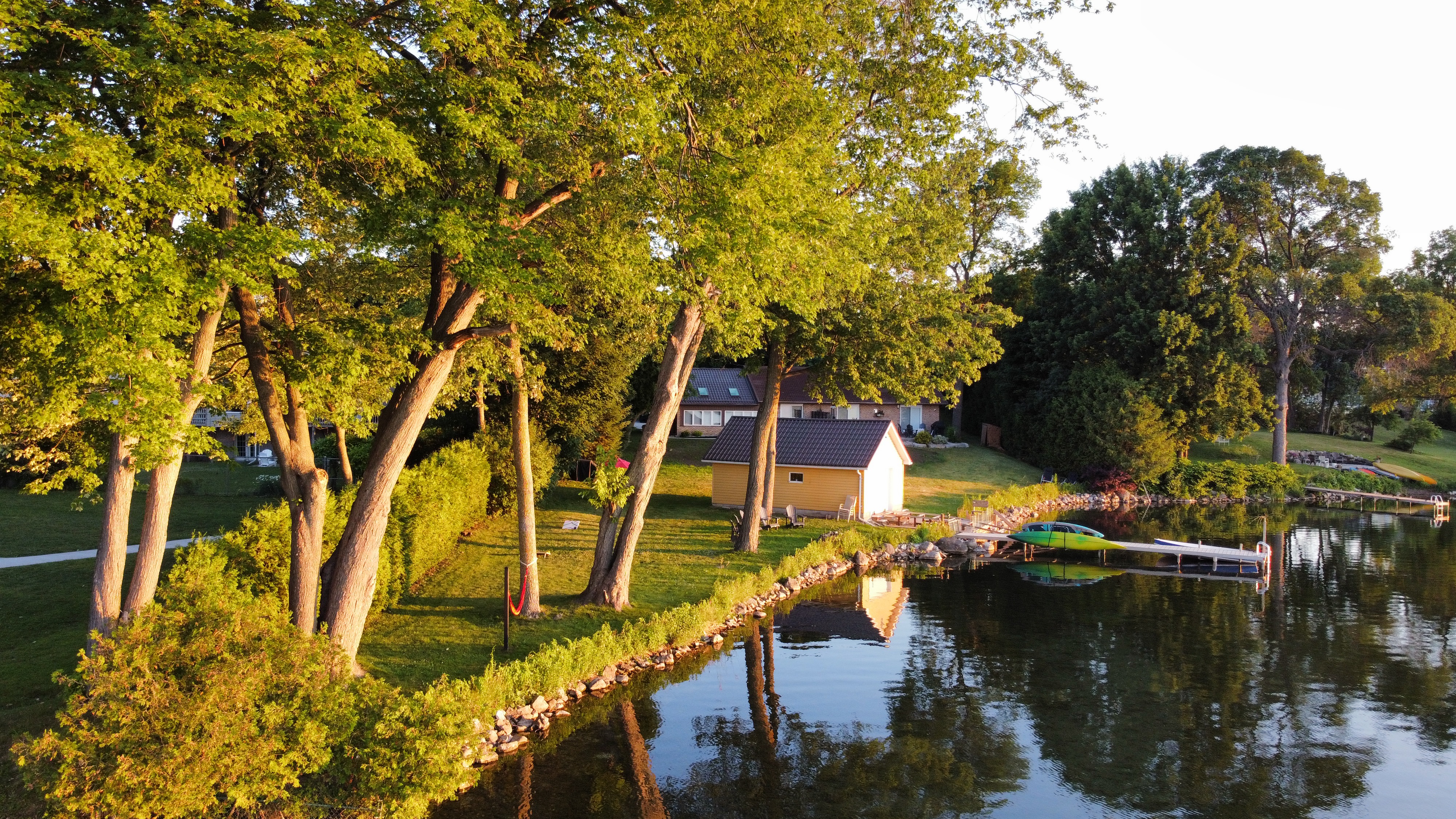 Maple Leaf Retreat, Waterfront Escape In Orillia