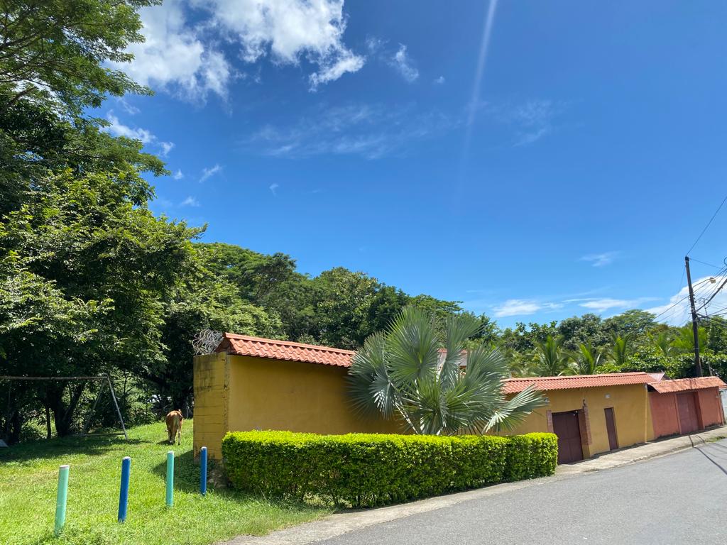 Full beach house in Tarcoles , close to everything