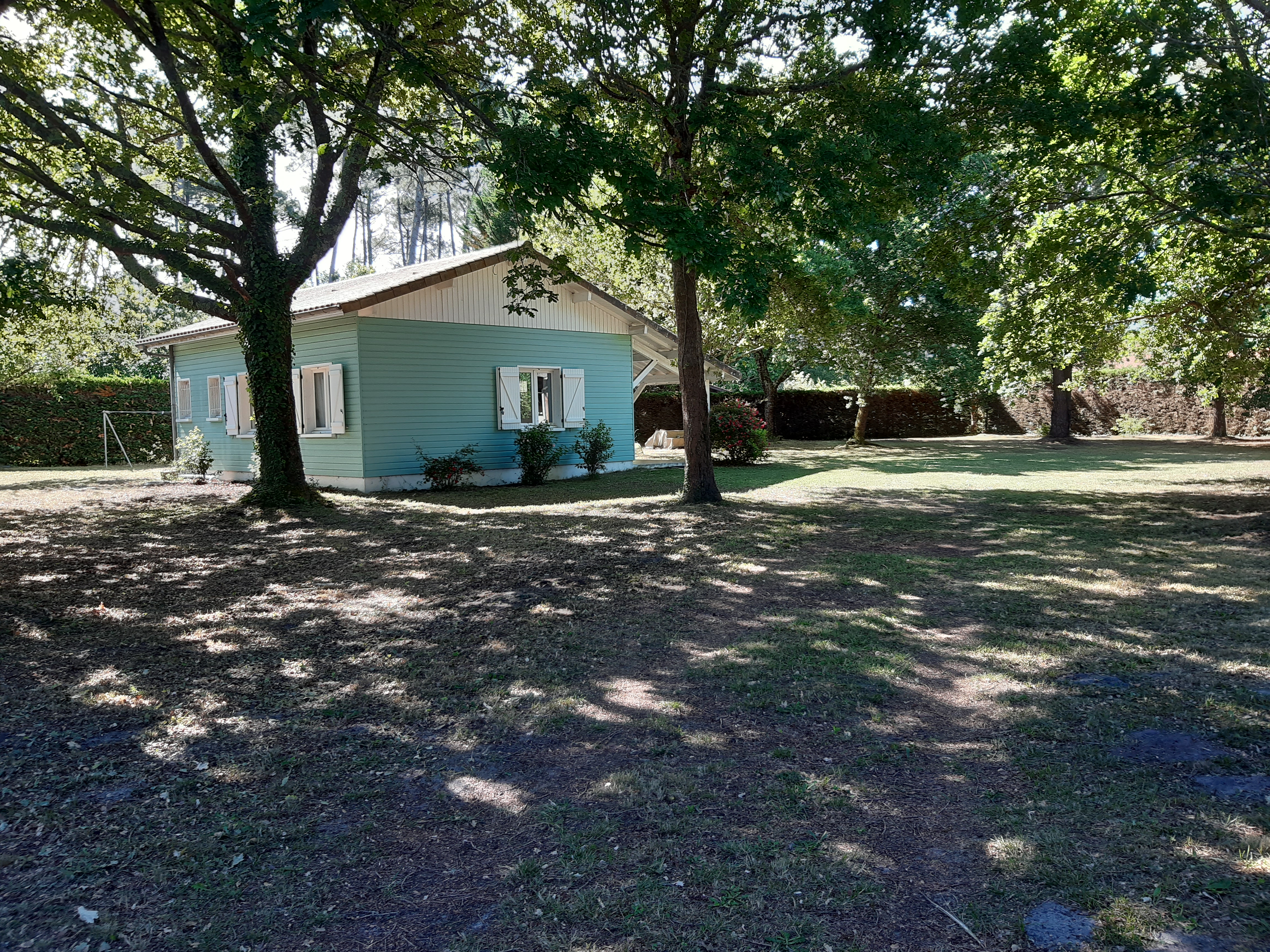 HOUSE/CHALET ON QUIET GROUNDS.