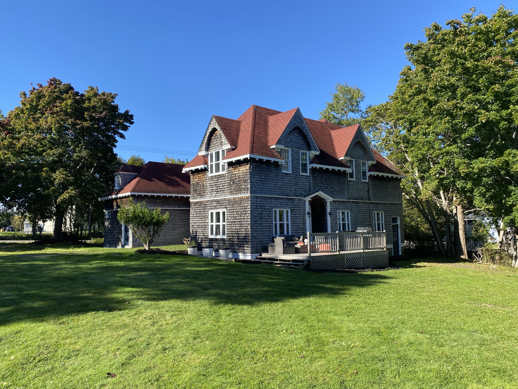 Historic Edwardian Carriage House Ample Parking