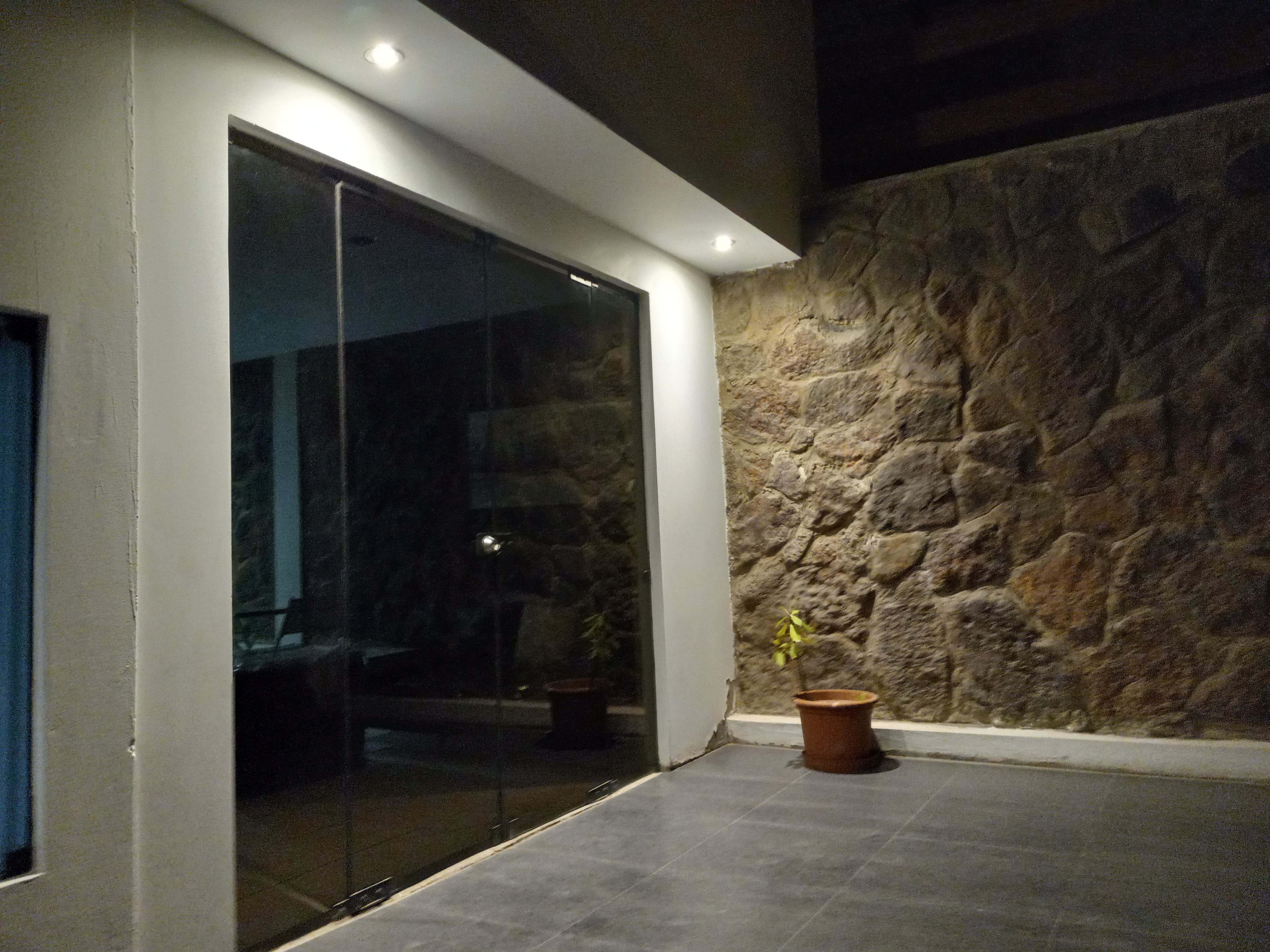 Beautiful condominium, quiet and well located.