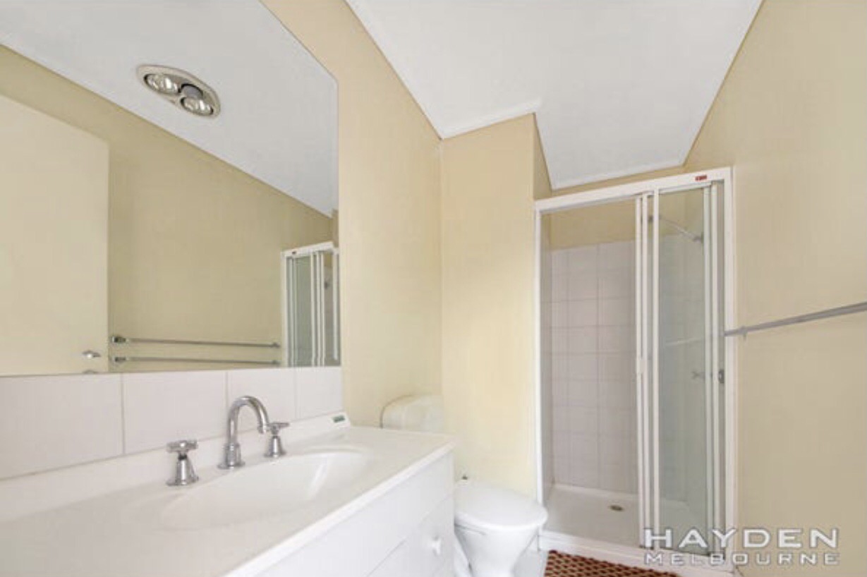 One bedroom apartment with free parking