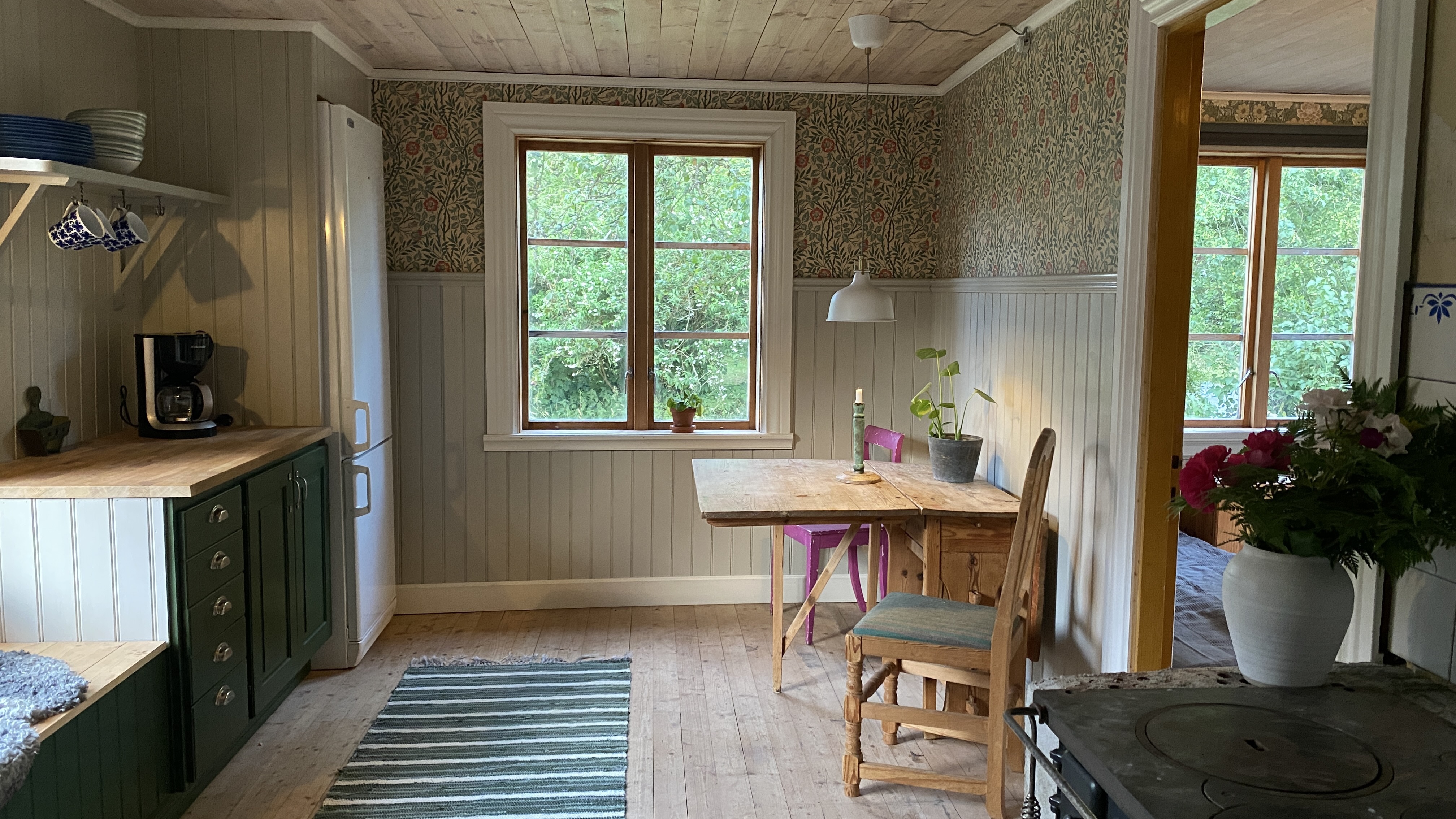 Cozy farmhouse 
in a country setting