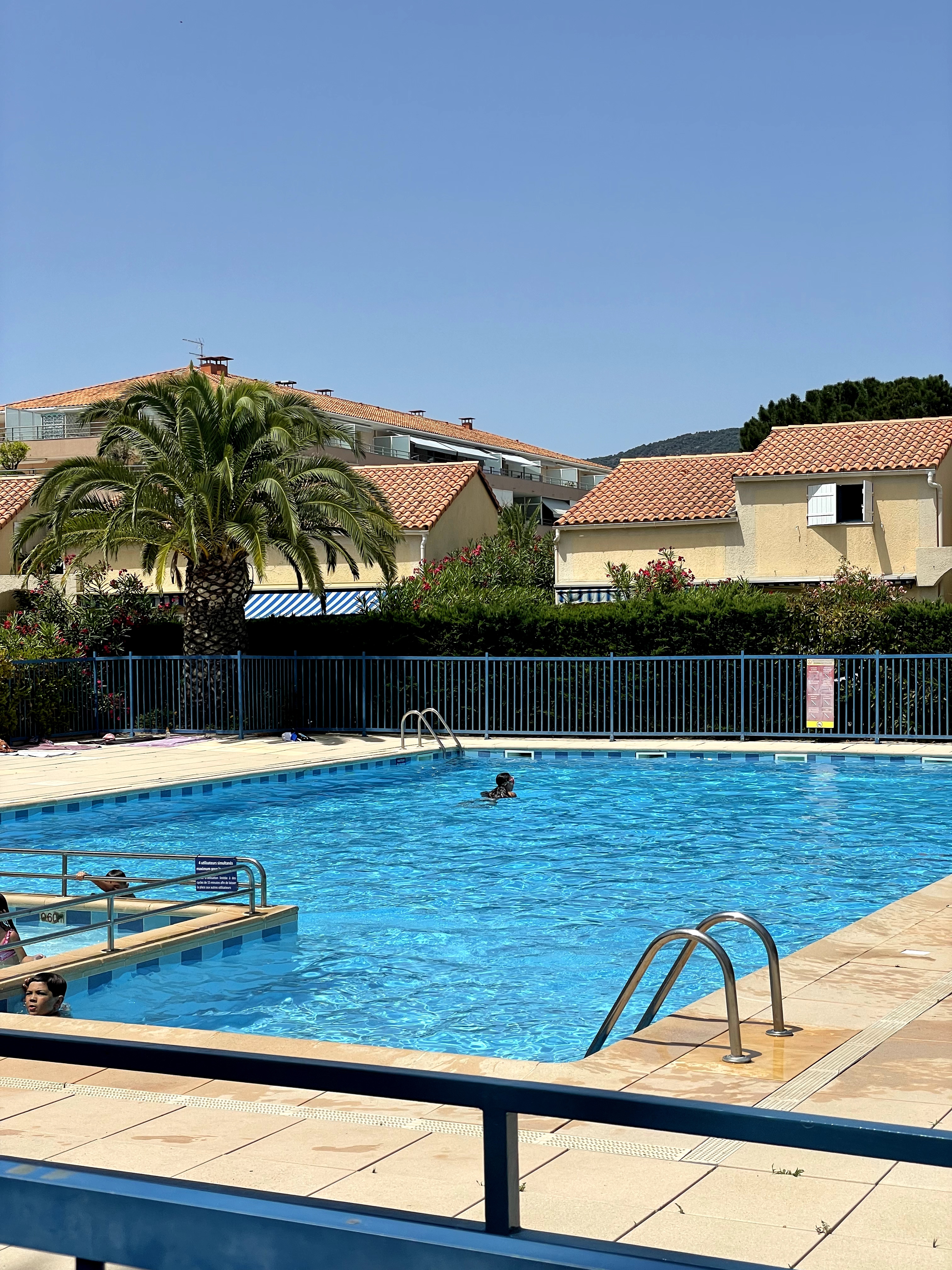 Small apartment/garden in residence with pool