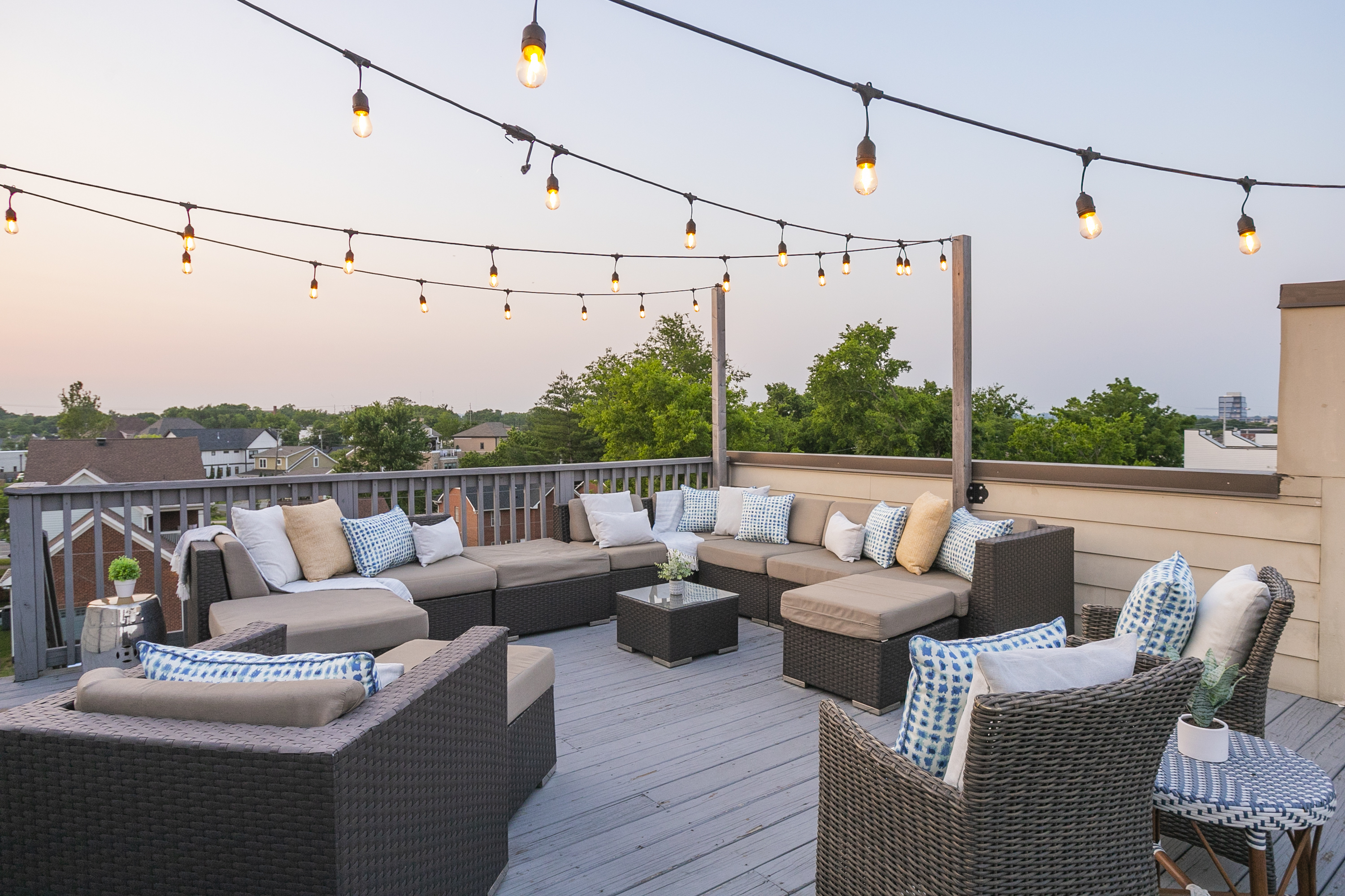 3 King Bedrooms! Rooftop Deck-1.5 mi to Broadway! in District 19, Nashville