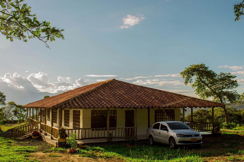 Countryside house with swimming pool and billiards in Barichara