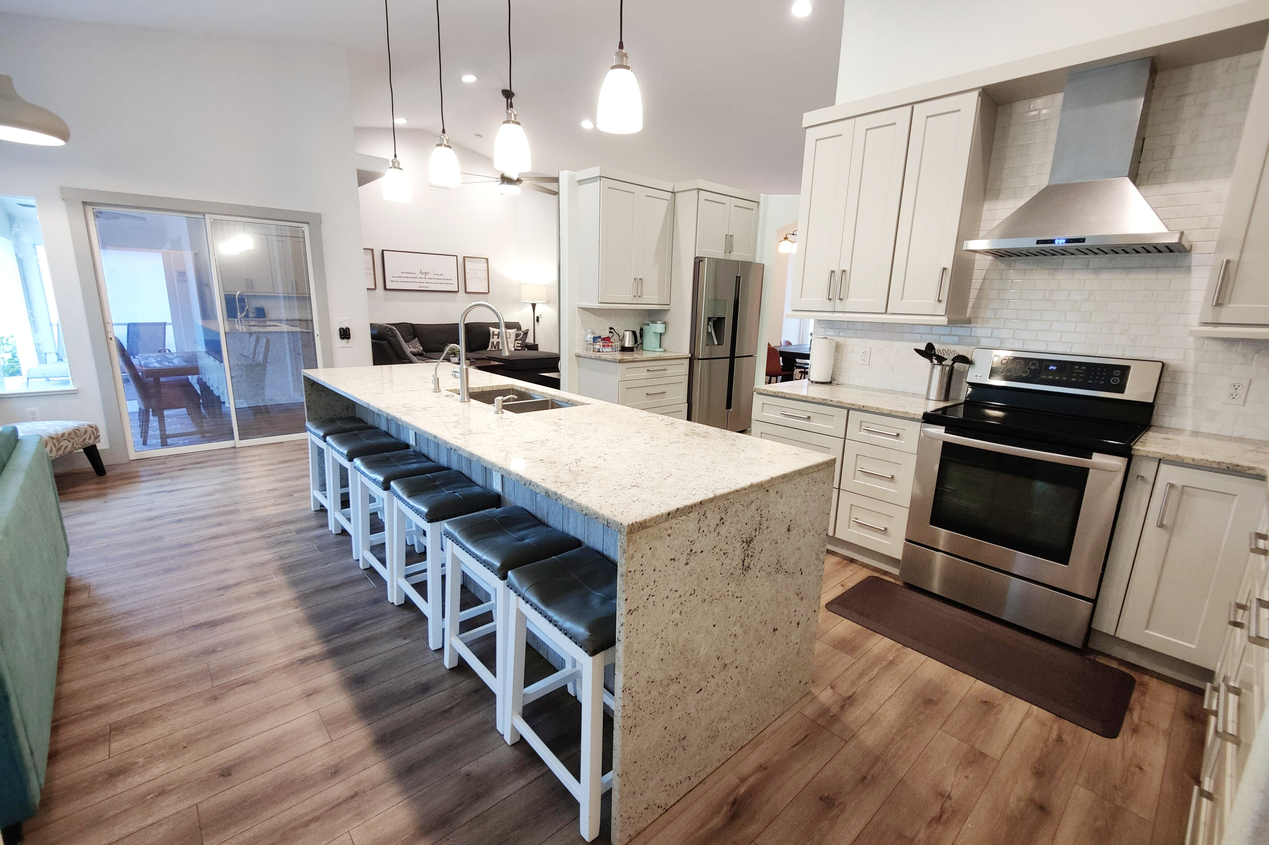 Updated Spacious. 7 Minutes to Nokomis Beach