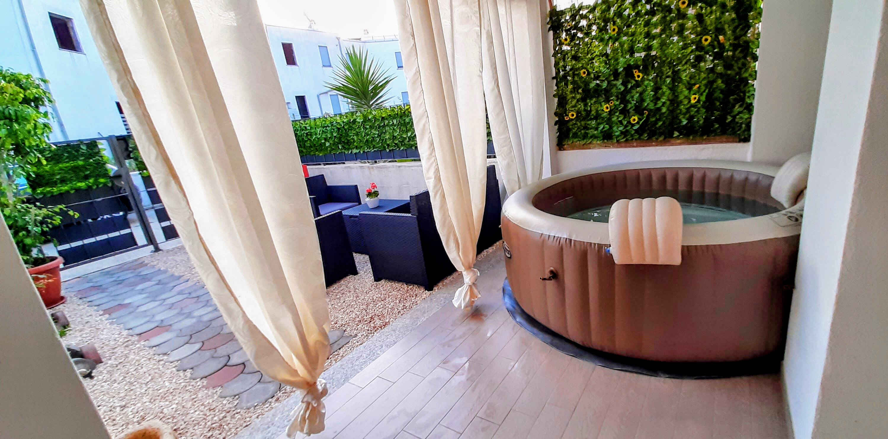 La Dolce Vita with heated whirlpool