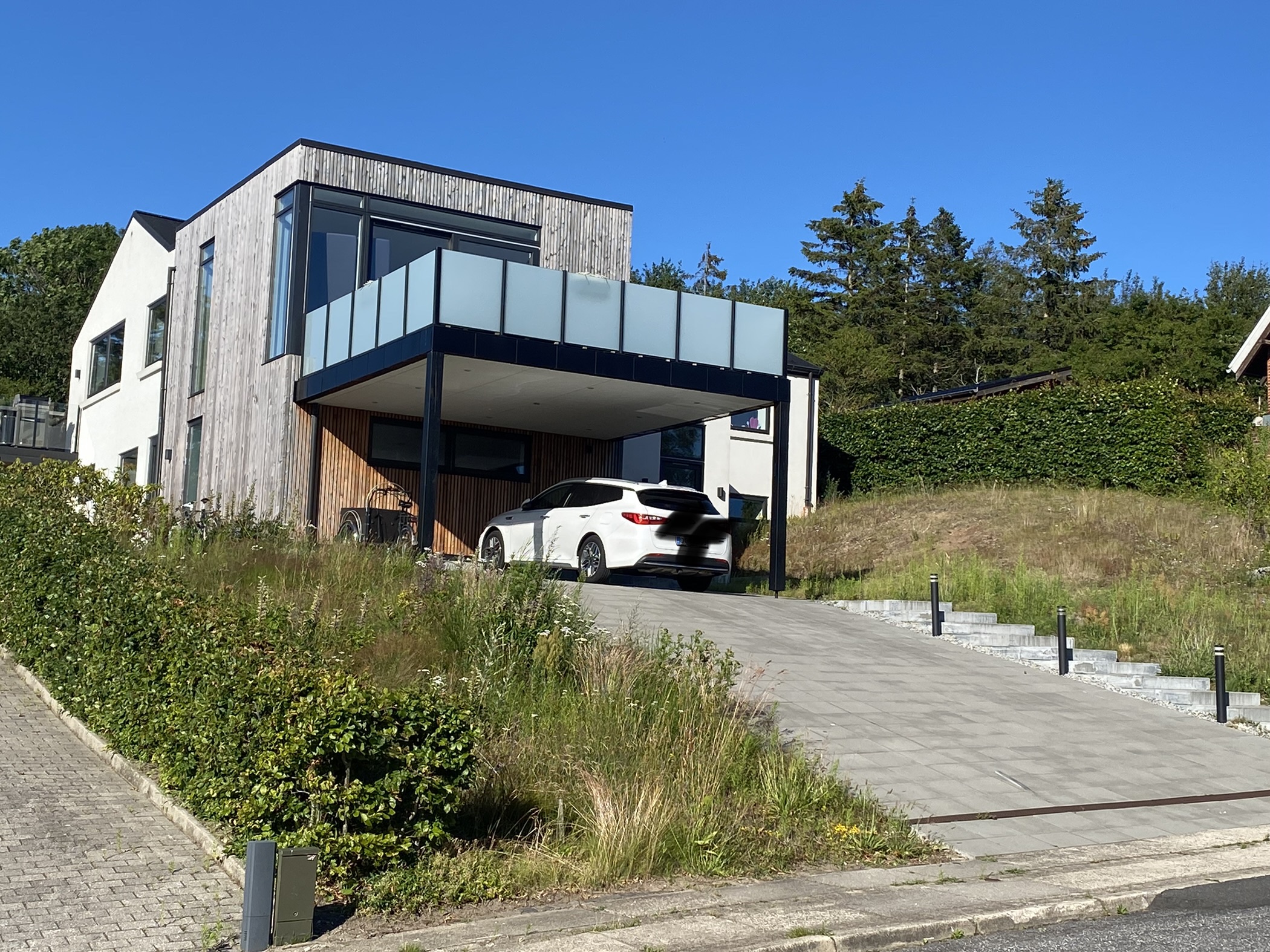 Villa with good views and near the city center