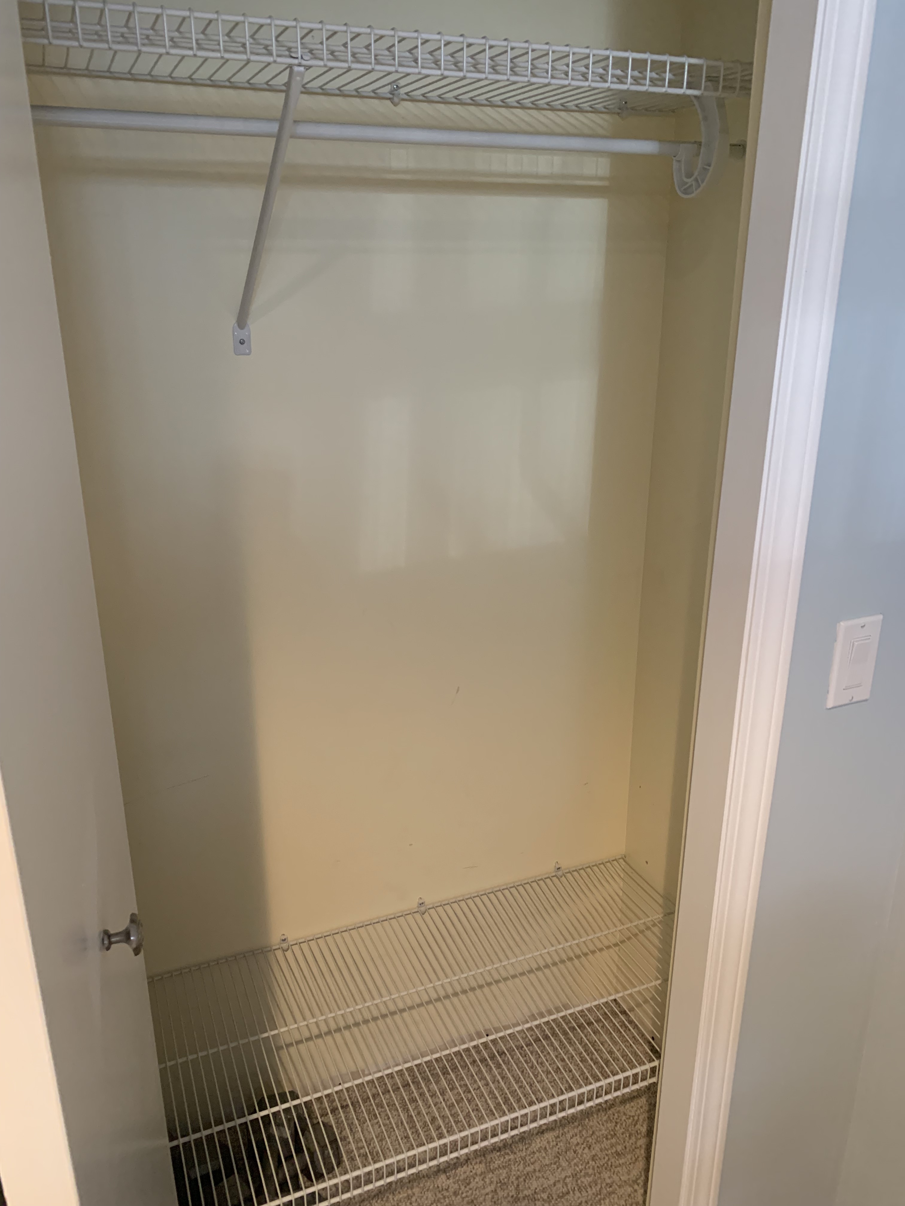 Cozy Room close to the Chinook mall Houses for Rent in Calgary