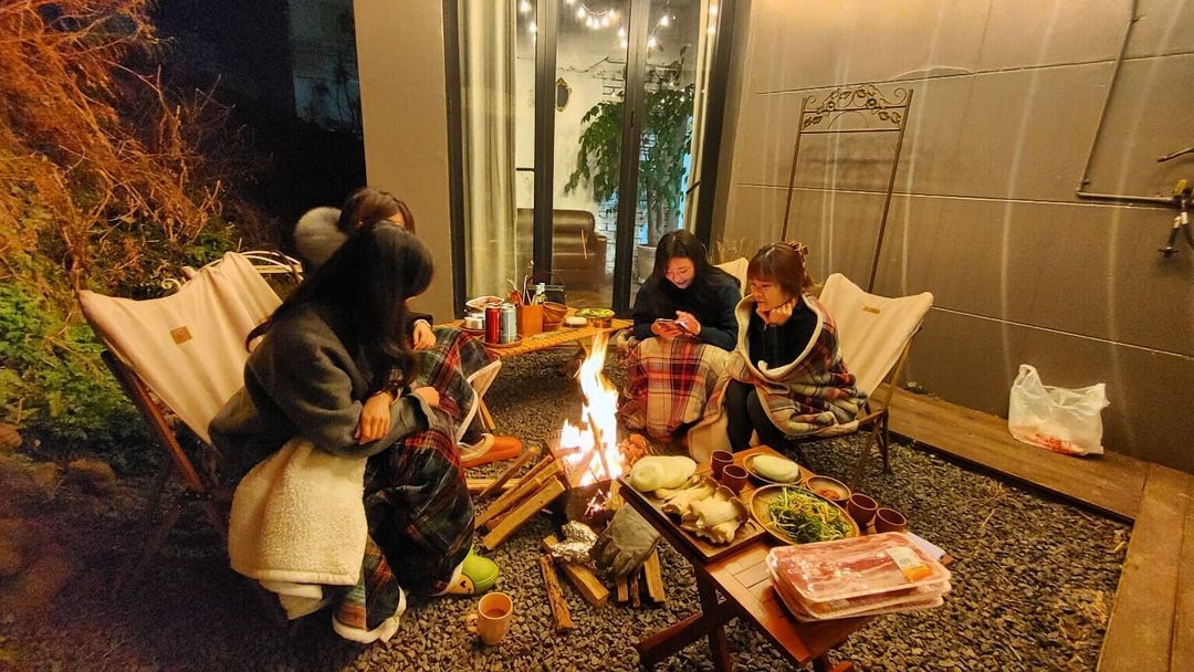 [Private Emotional Accommodation & Camping Zone] Bonfire Mole BBQ/Beam Movie Room/Emotional Tent/Dining Kitchen at once!